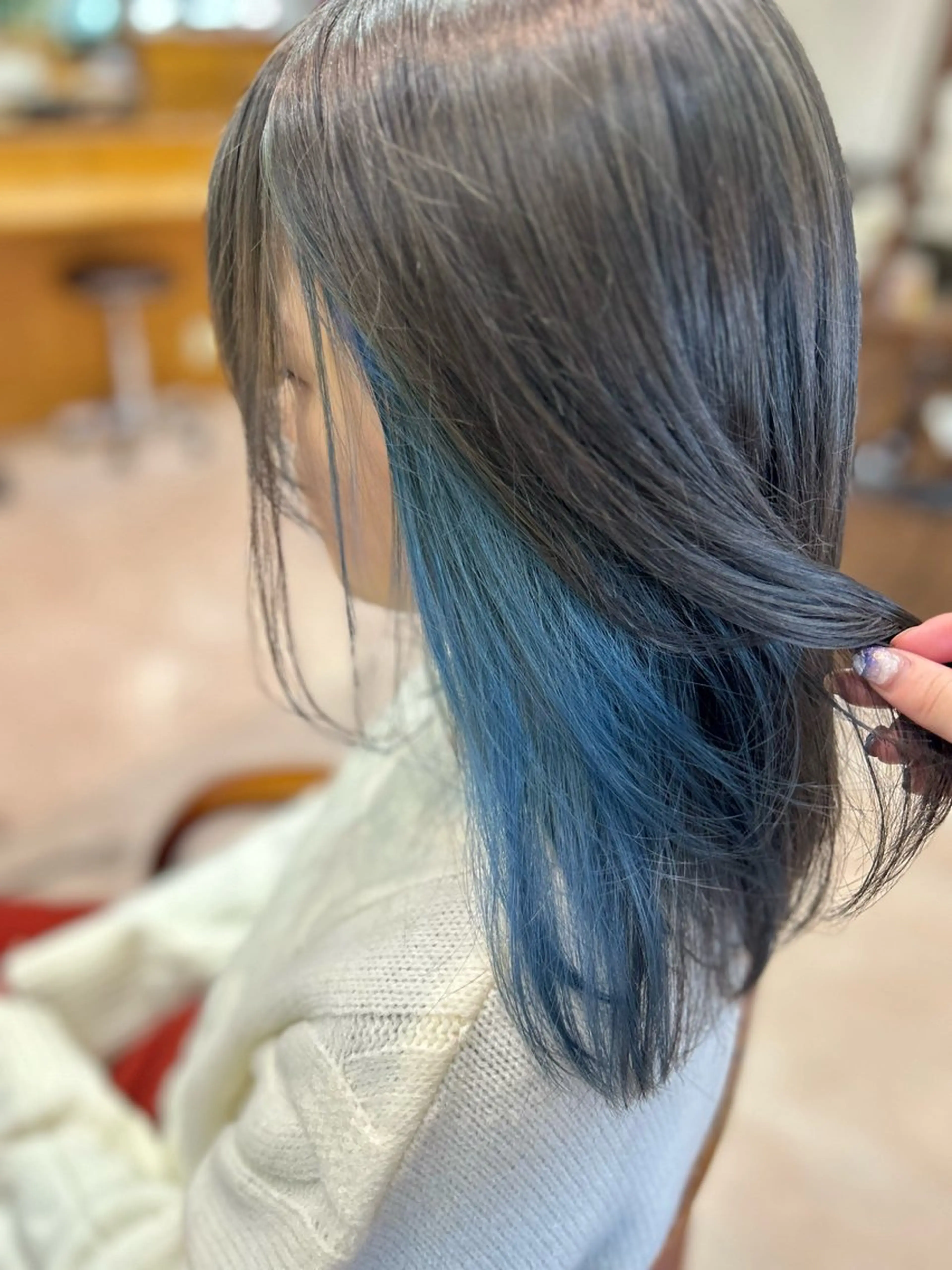 セミロング カラー ブリーチ ブルーカラー インナーカラー Freez オオヤブ カホのヘアスタイル