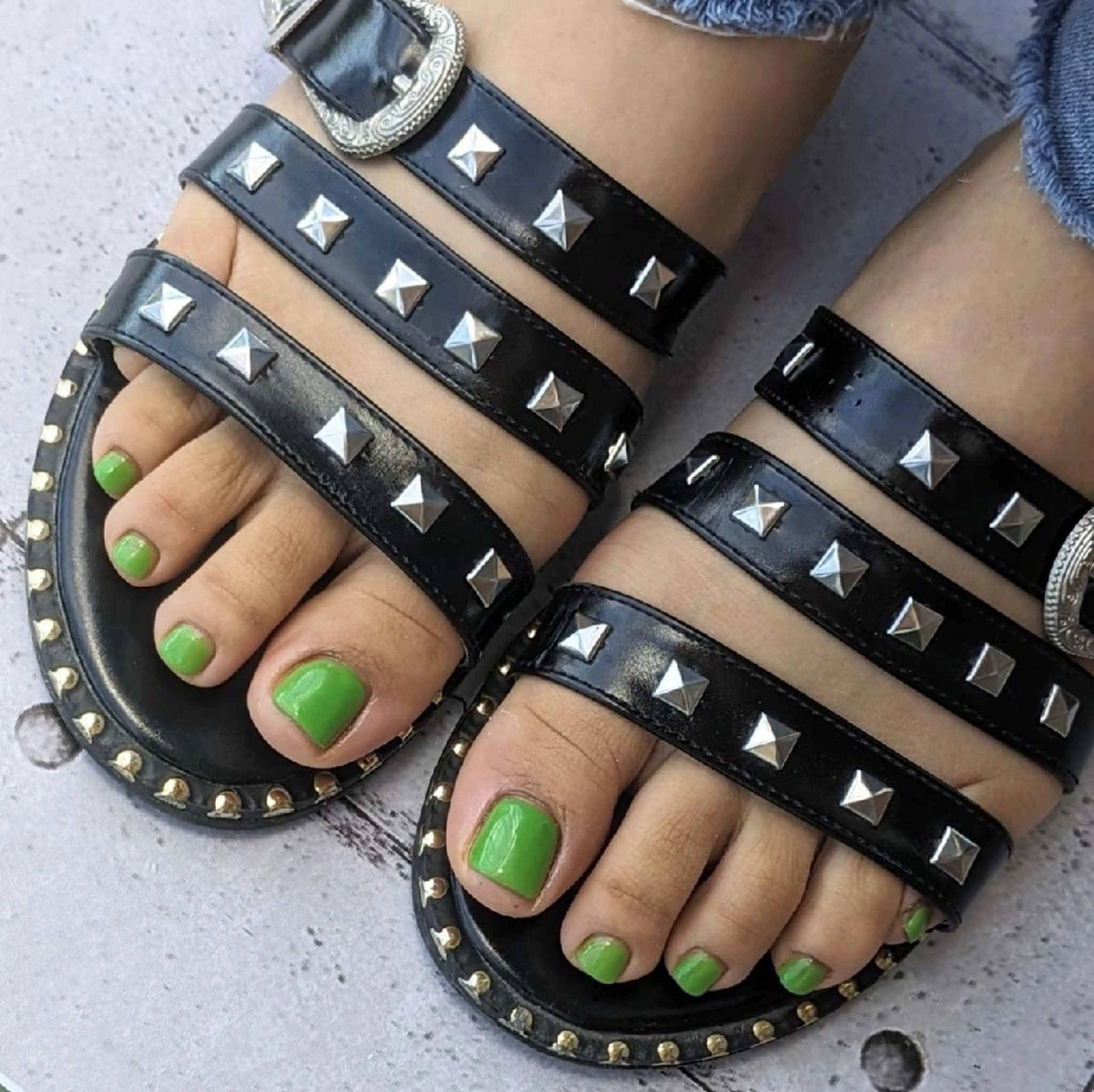 ネイル グリーン フットネイル ネイルサロンベルティ .keikoのネイルデザイン