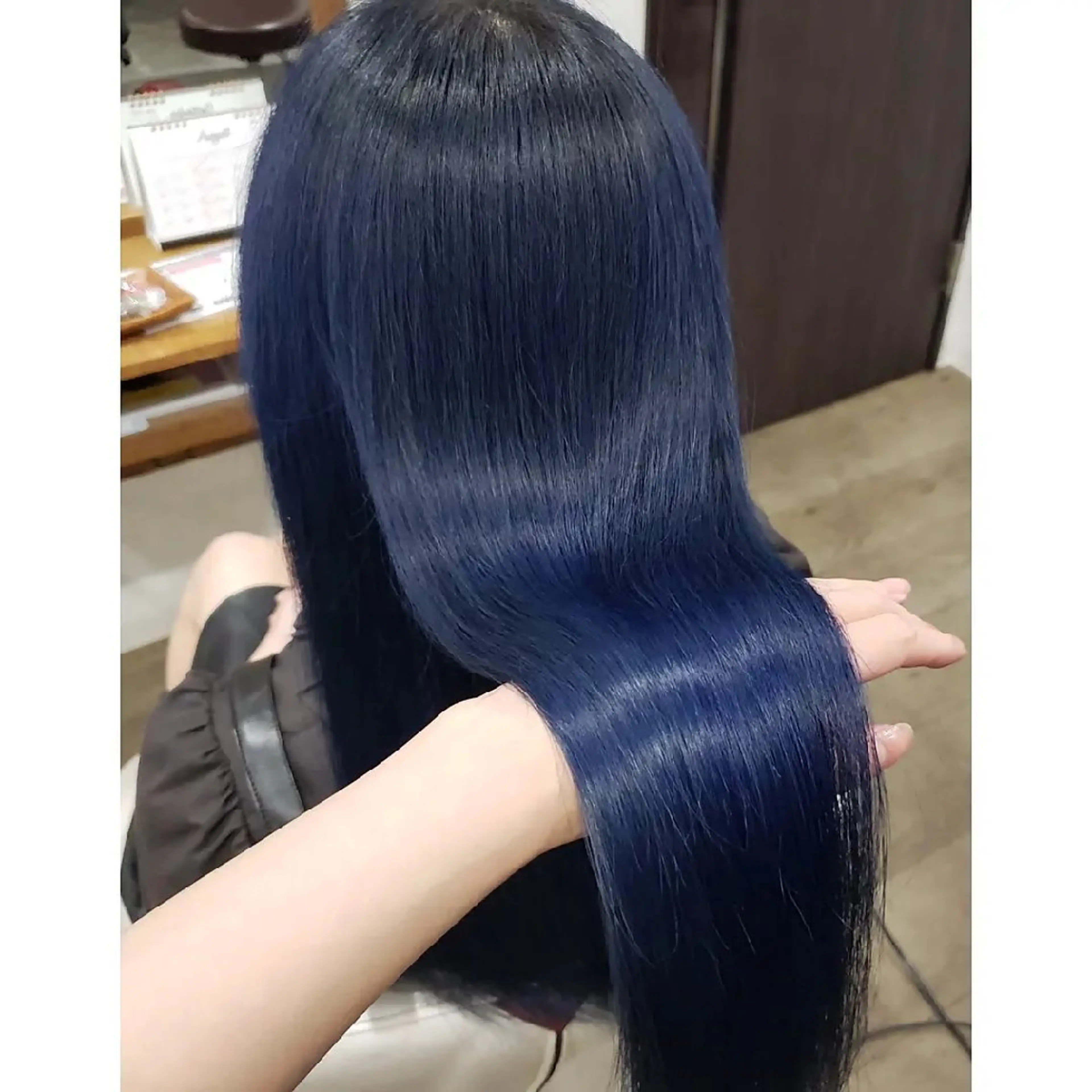 ロング カラー ヘアアレンジ ブリーチ ブルーカラー ブルージュ ネイビーカラー 髪質改善 ヘアカラー トリートメント 髪質改善サロン🍃 AIRI のヘアスタイル