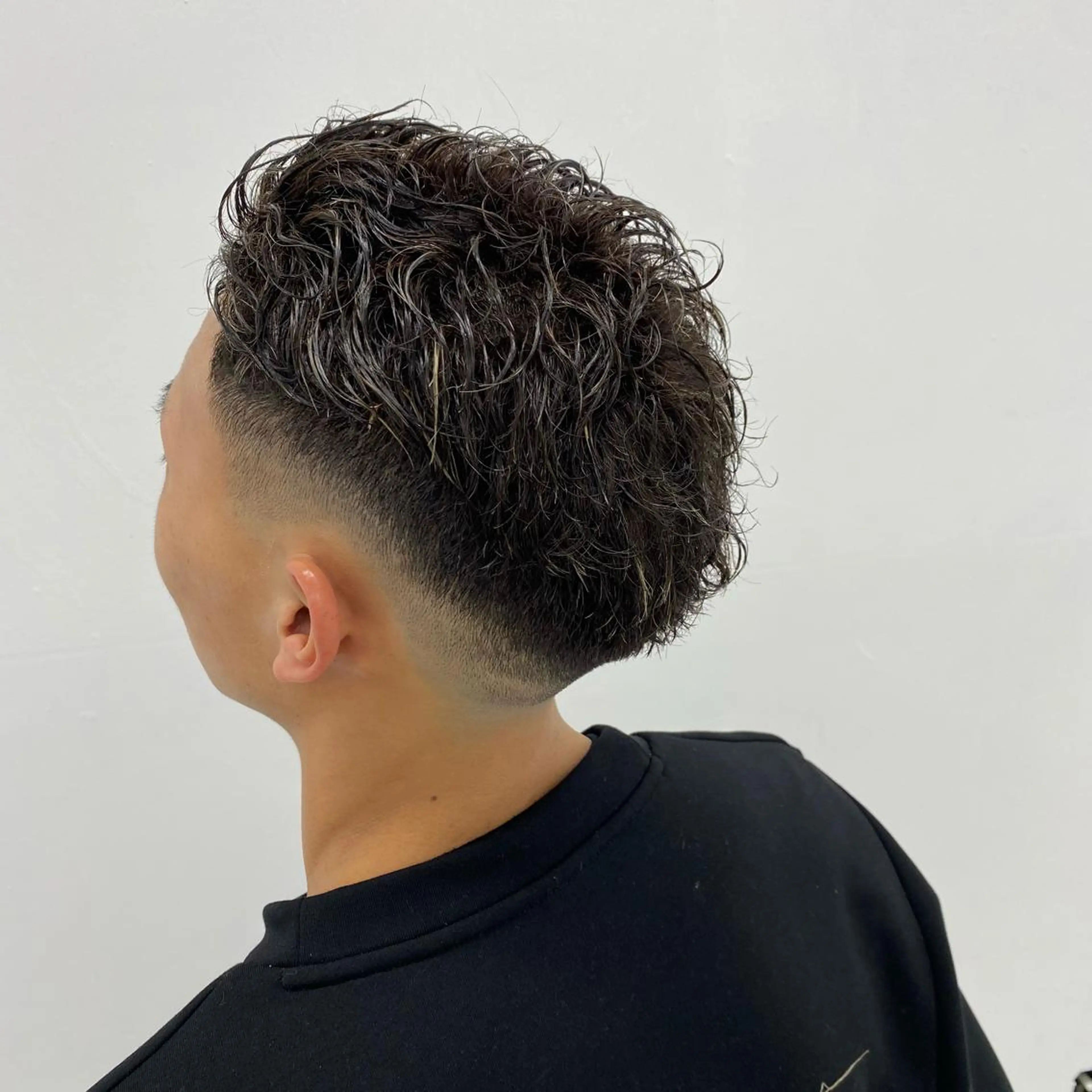 ショート カラー パーマ メンズ 豊崎 佑輔のヘアスタイル