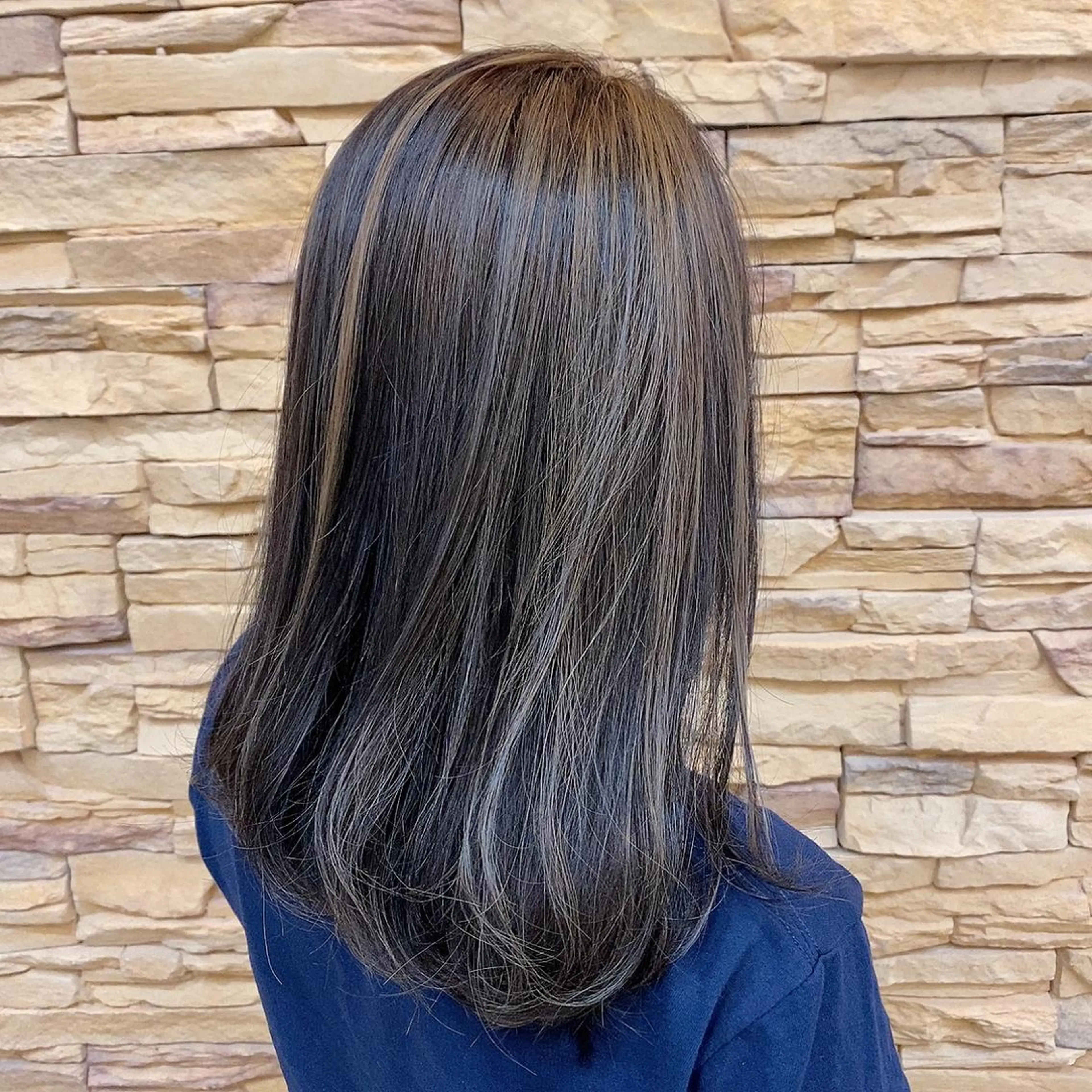 セミロング 福岡縮毛矯正✨️ ストレート 向井和輝のヘアスタイル