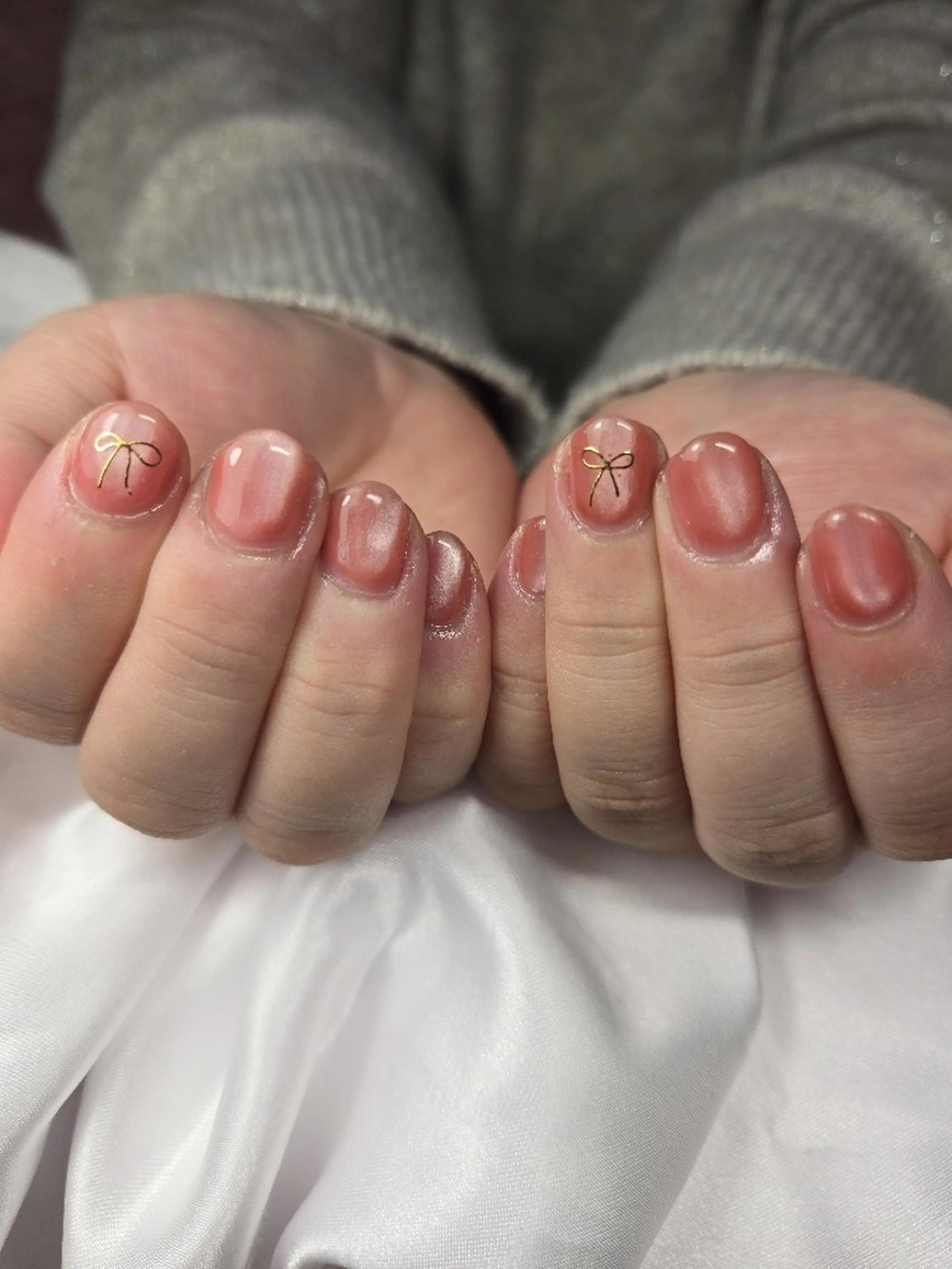 ネイル マグネットネイル マグネットワンカラー ワンカラーネイル リボン ハンドネイル ネイルサロンベルティ .ひとみのネイルデザイン