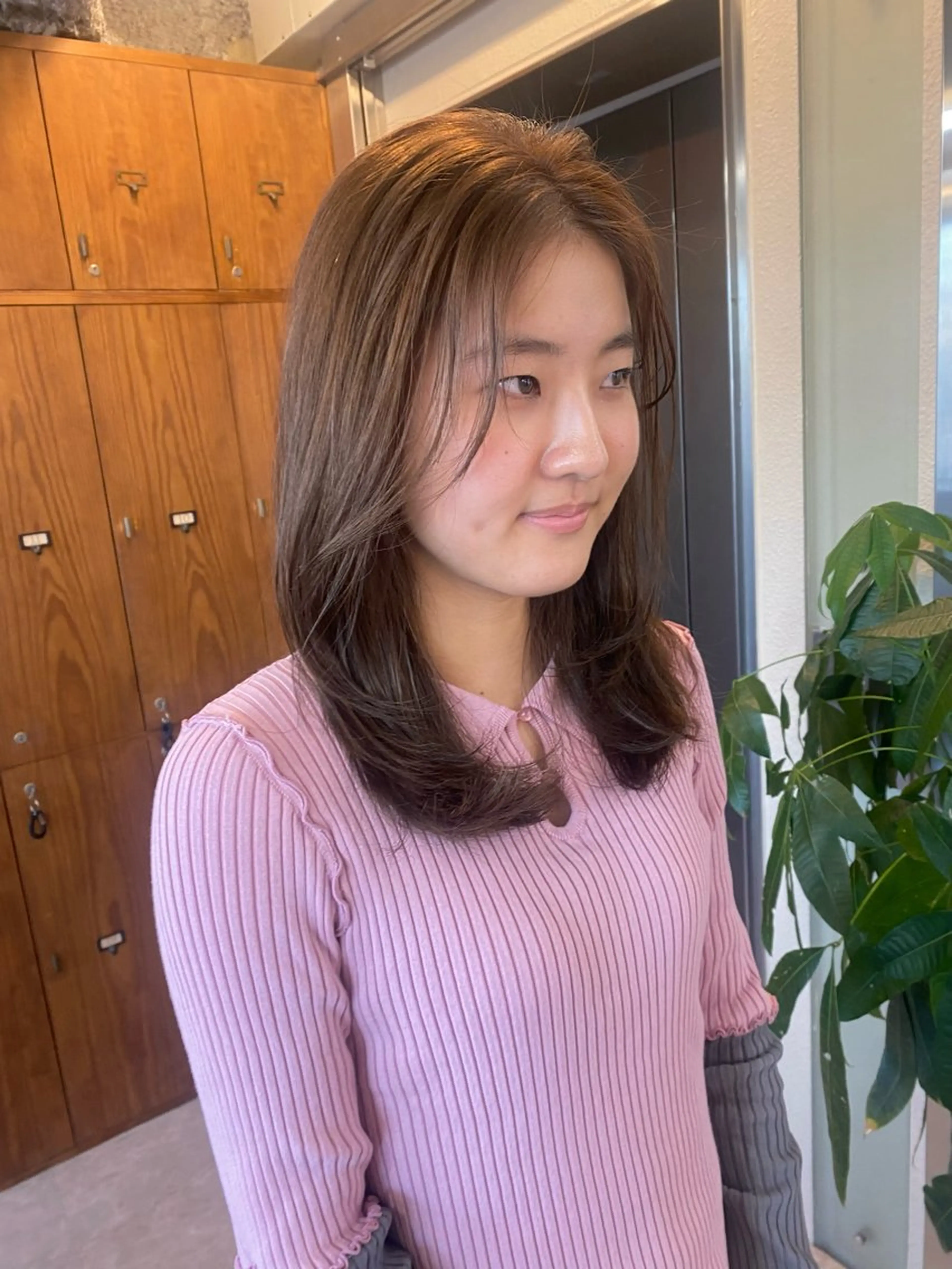 セミロング カラー レイヤーカット カット ヘアカラー トリートメント AYANO ／レイヤー／オリーブのヘアスタイル