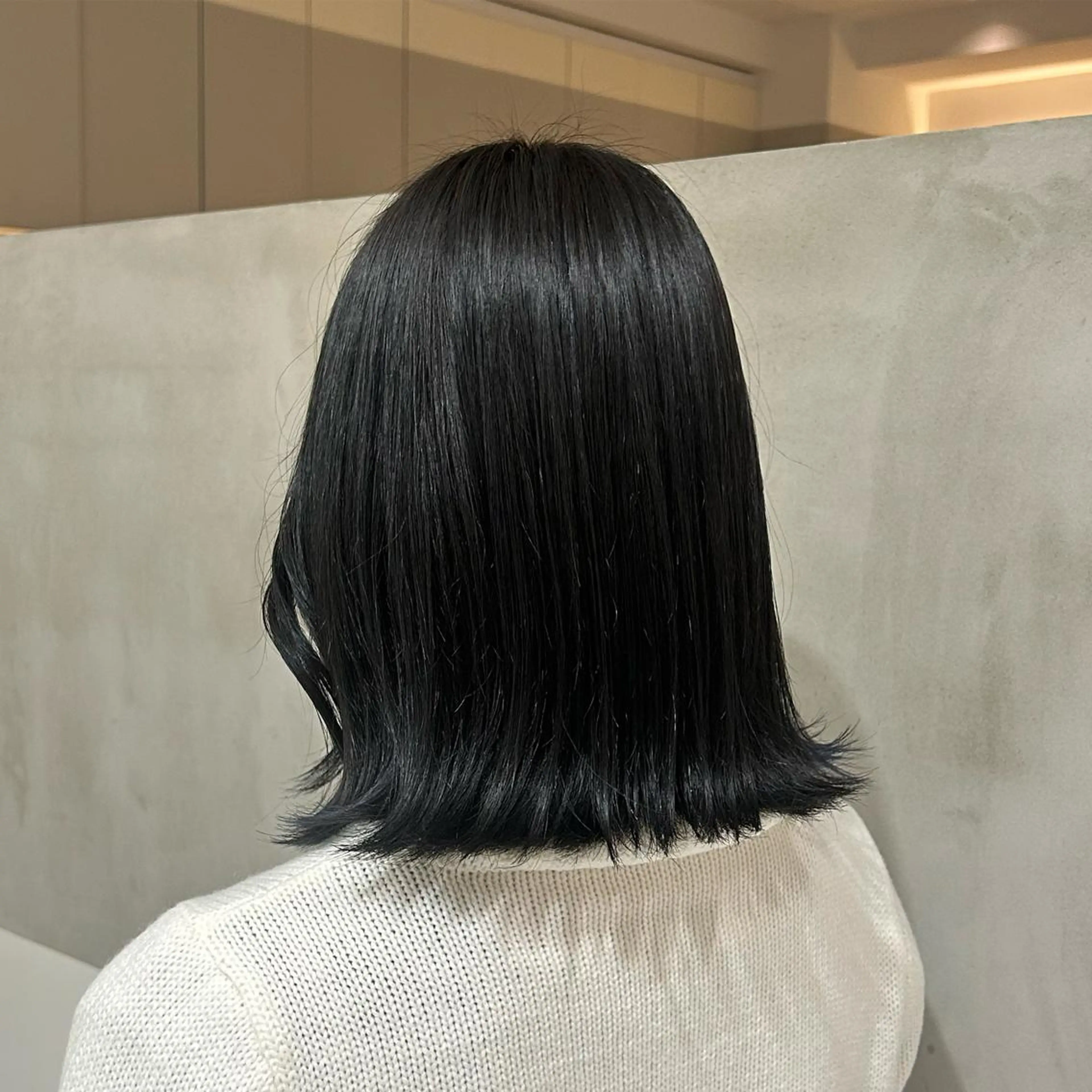 ミディアム カラー 黒髪 ブルーカラー ブルーブラック ボブ 外ハネヘア カット ヘアカラー トリートメント ヘアセット ナチュラル/韓国💎 haruka 💎のヘアスタイル