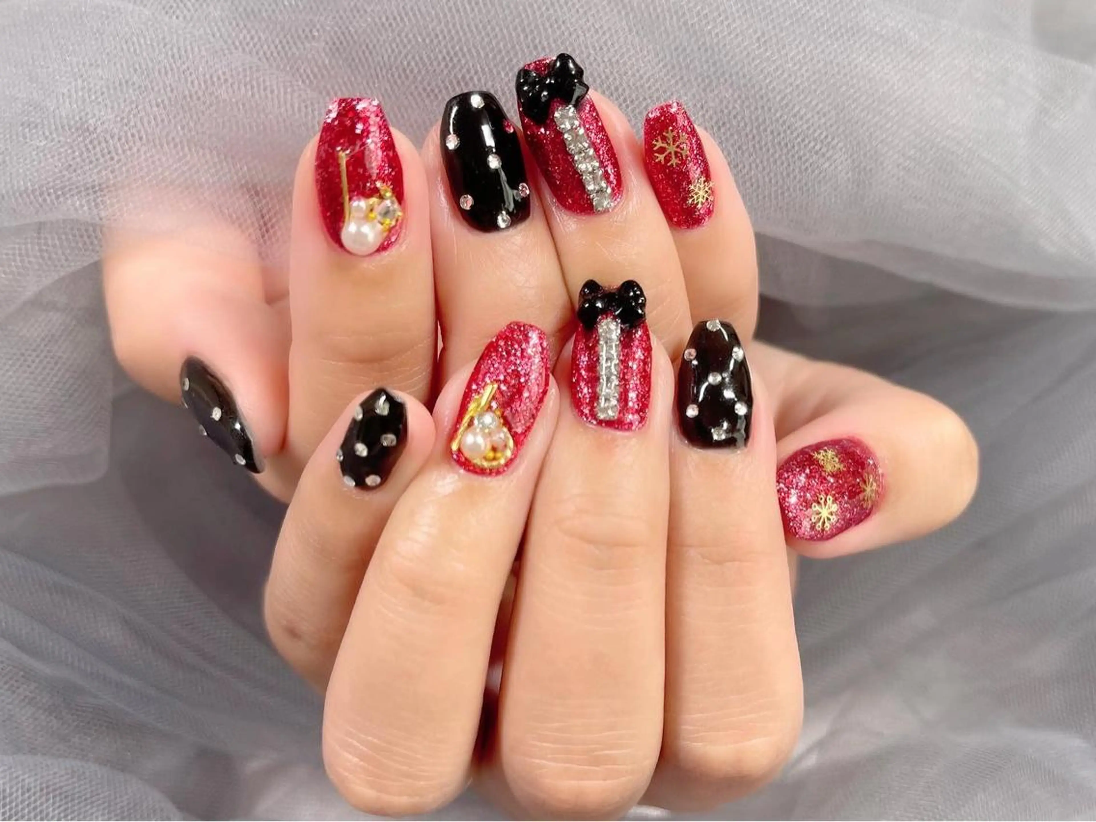 ネイル ラメ(グリッター) 赤色 ハンドネイル Nail Salon KURELLYのネイルデザイン