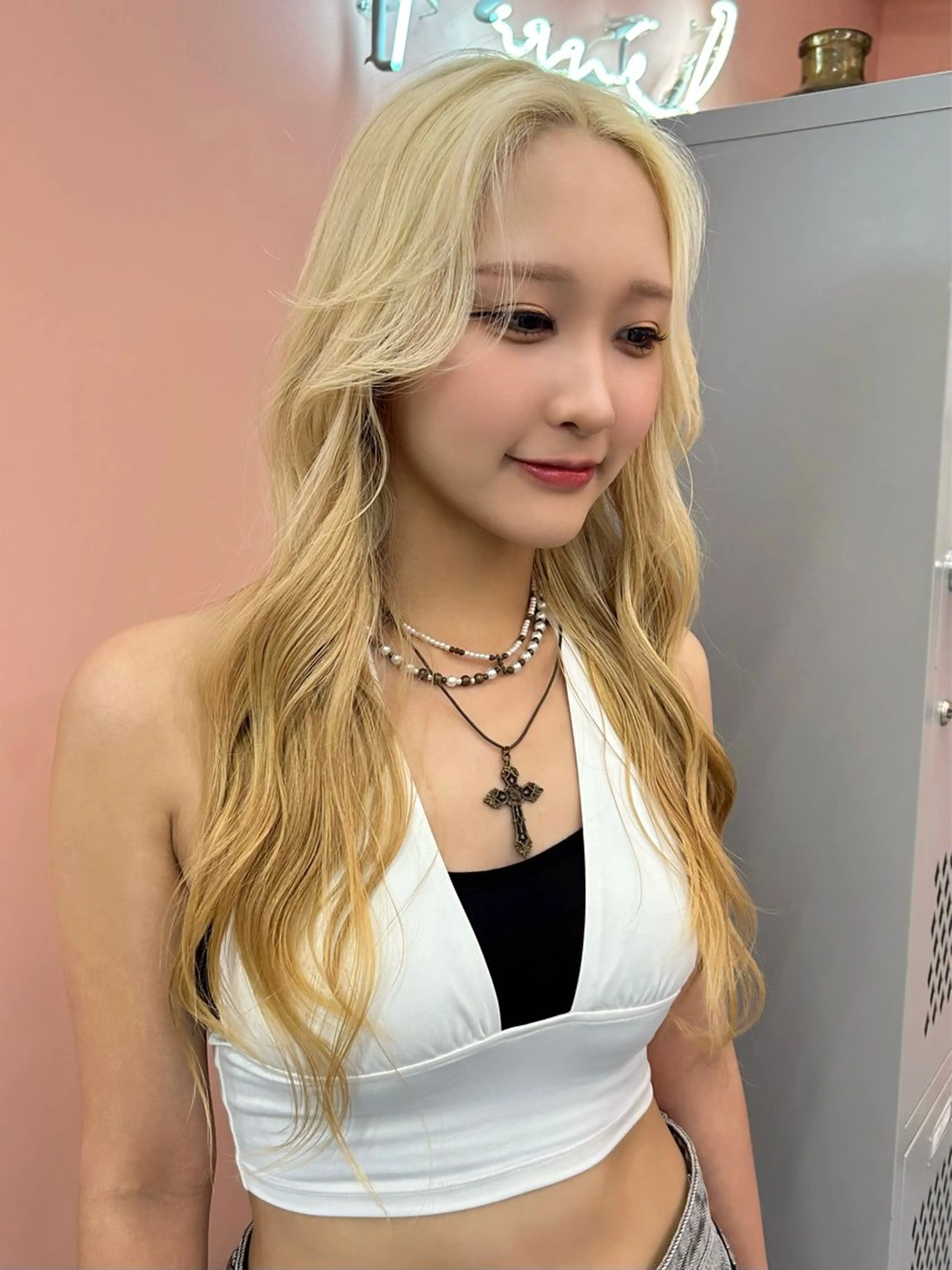 セミロング ヘアカラー 💜Noa /艶髪ハイトーン💫のヘアスタイル