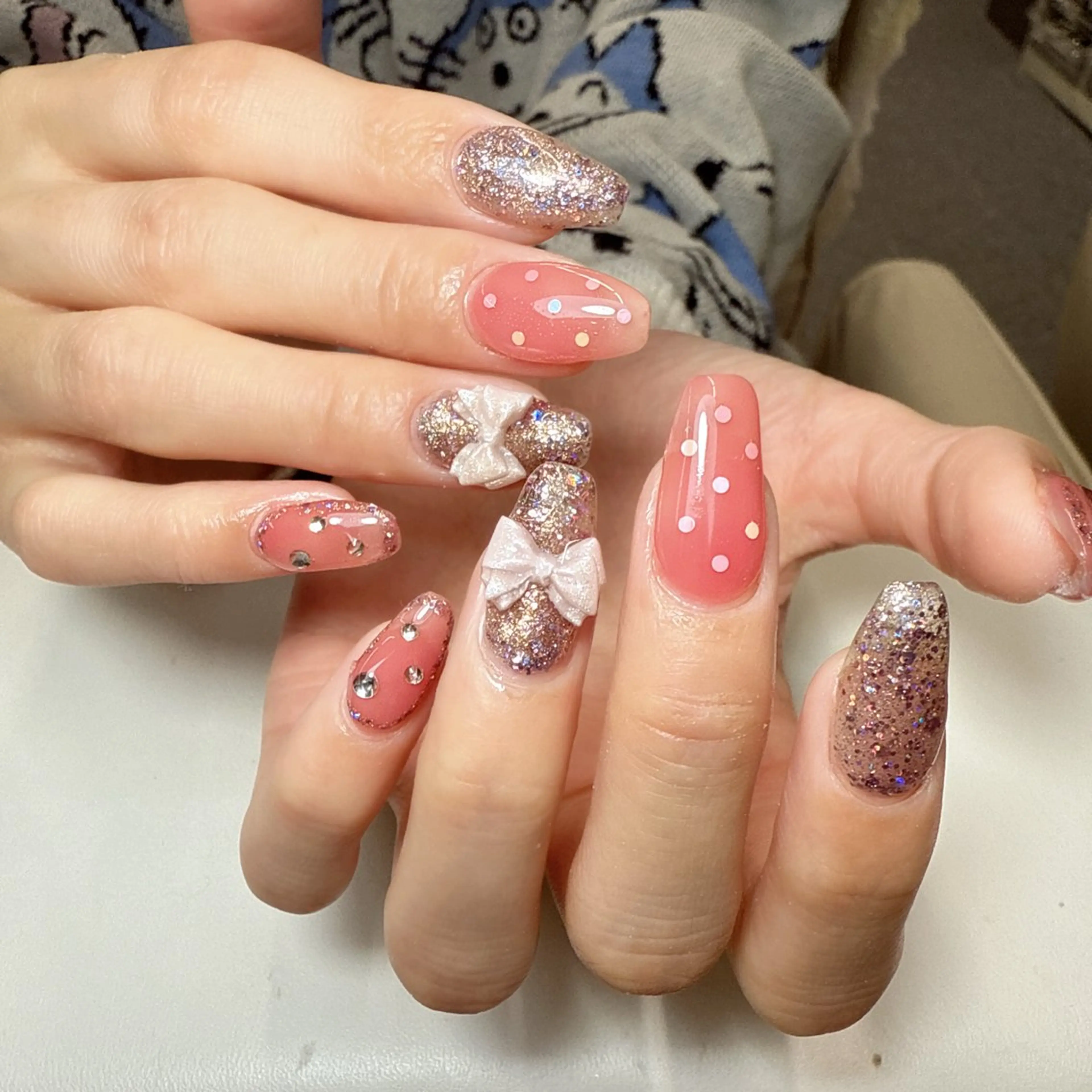 ネイル ハンドネイル グロー ネイルのネイルデザイン