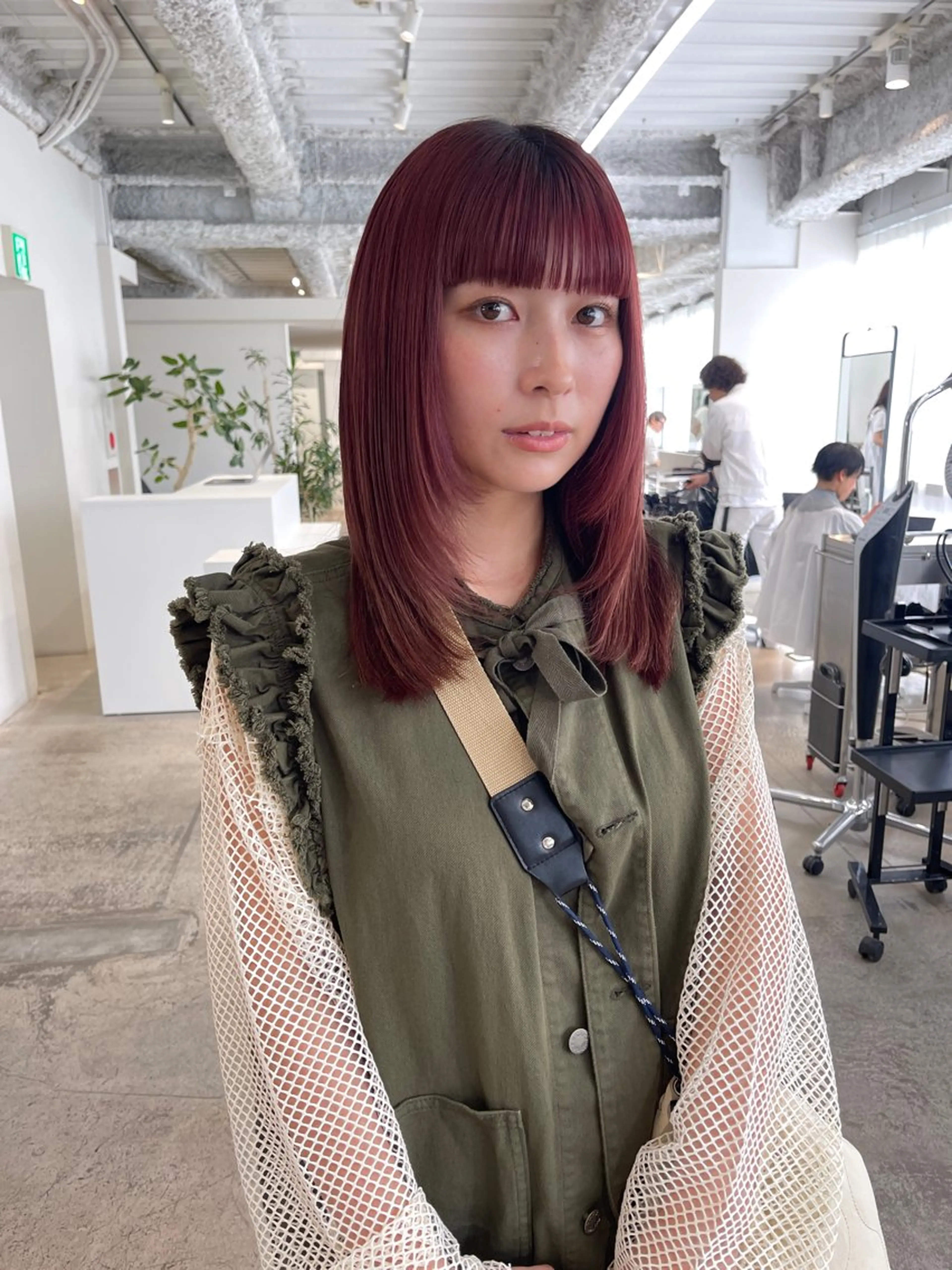 ミディアム oma 袮次金 鈴香のヘアスタイル