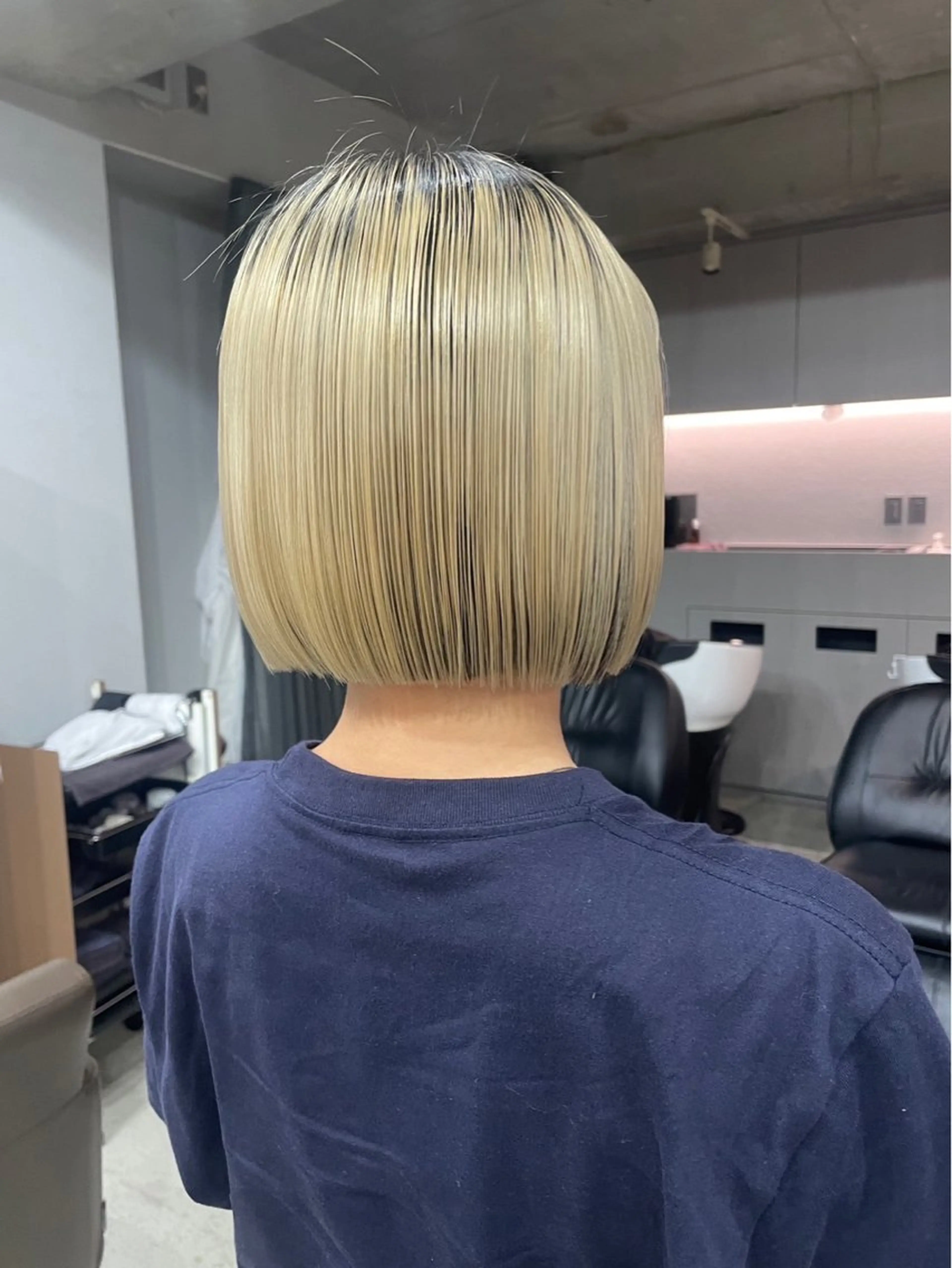 ミディアム カラー 曲がる縮毛矯正 センターパートのヘアスタイル