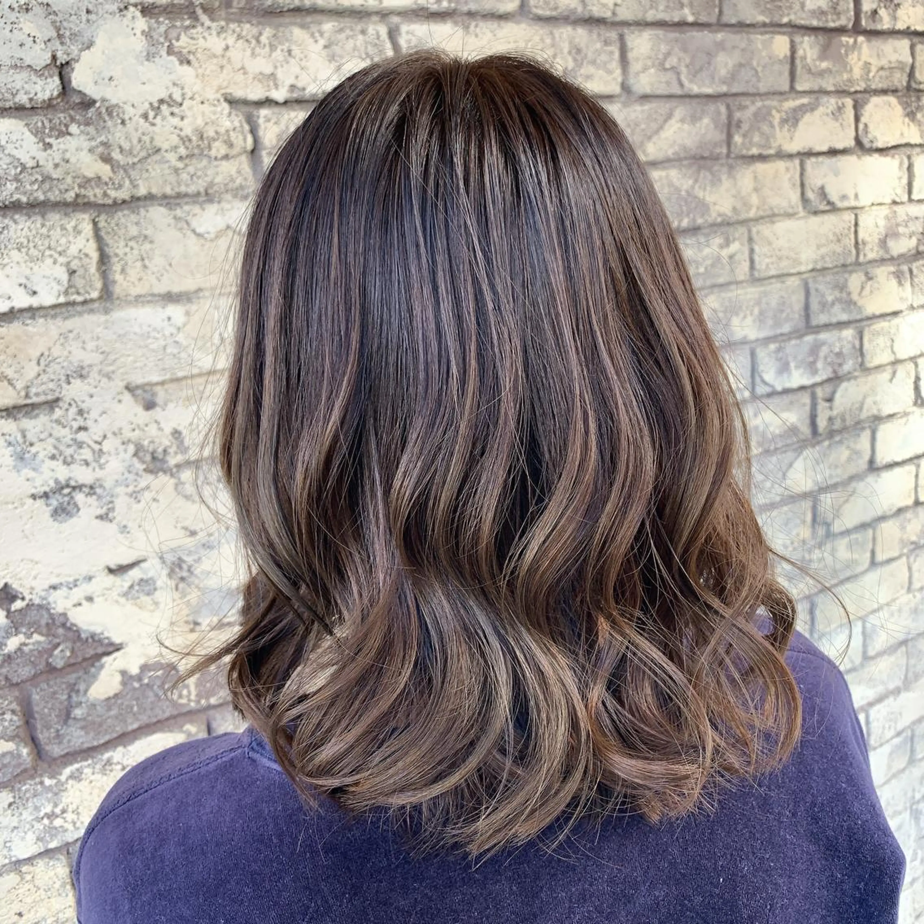 セミロング カラー 芥川 未優のヘアスタイル