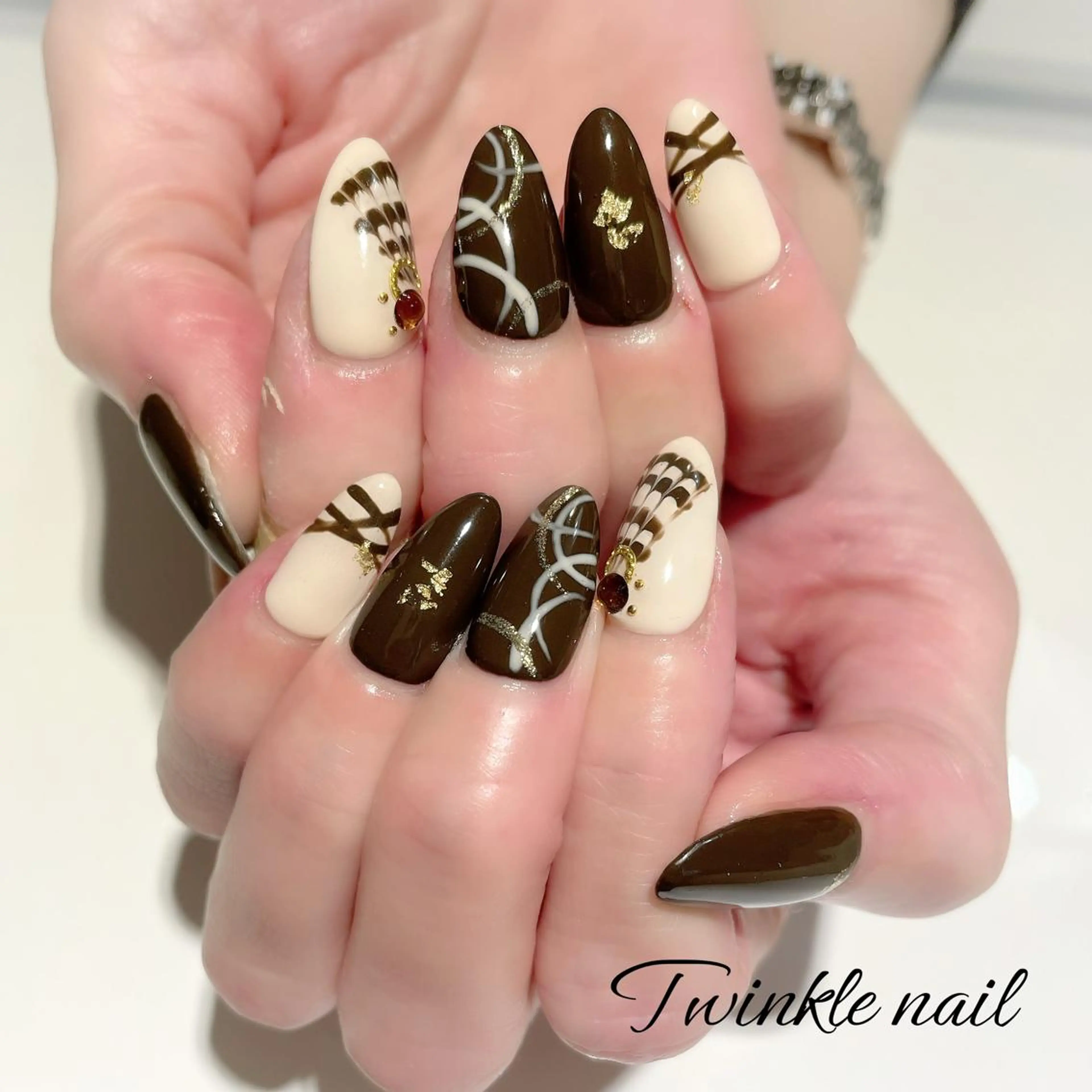 ネイル ハンドネイル ハンドケア 中井 綾香の眉毛・アイブロウイメージ