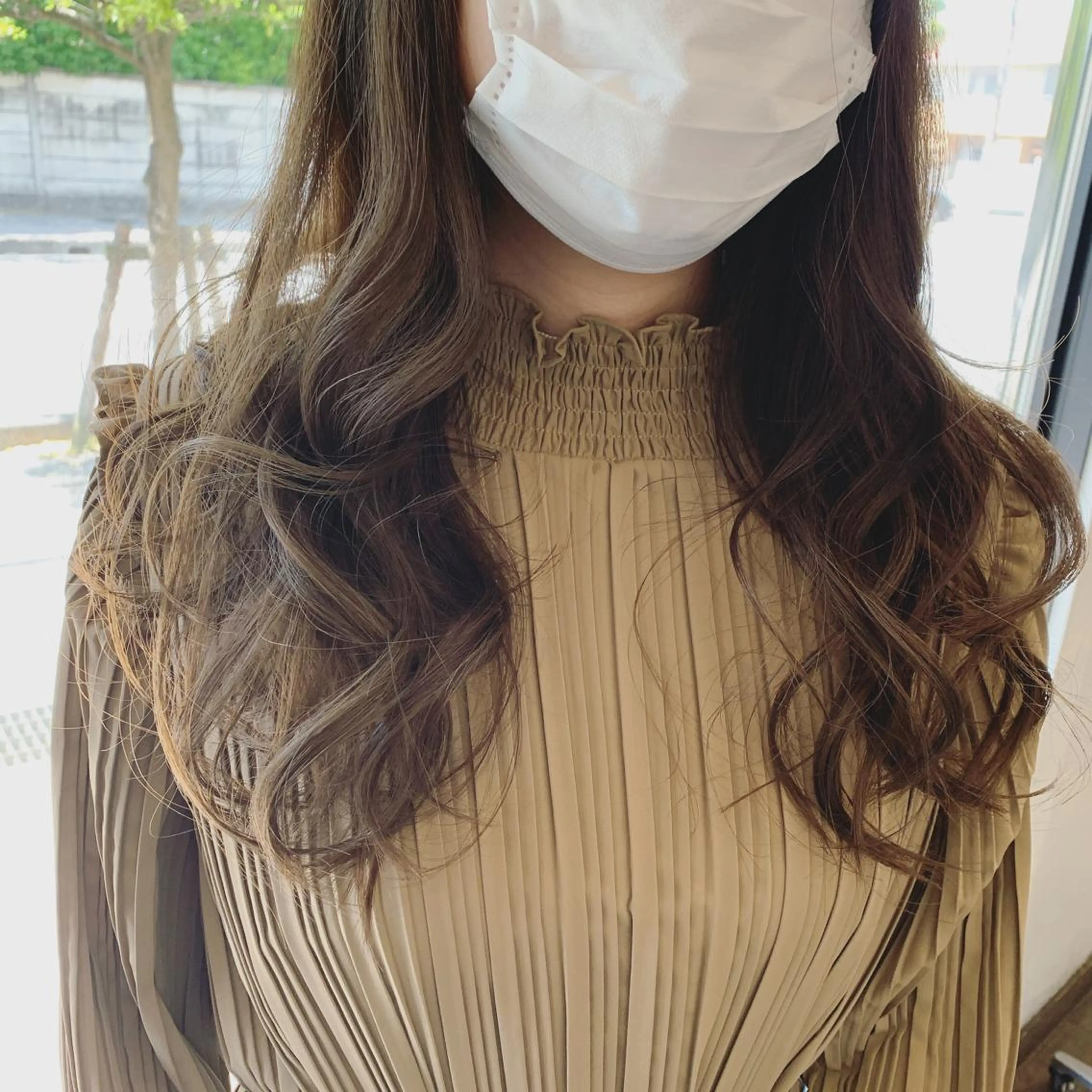 セミロング ヘアカラー リンネ 甲東園のヘアスタイル