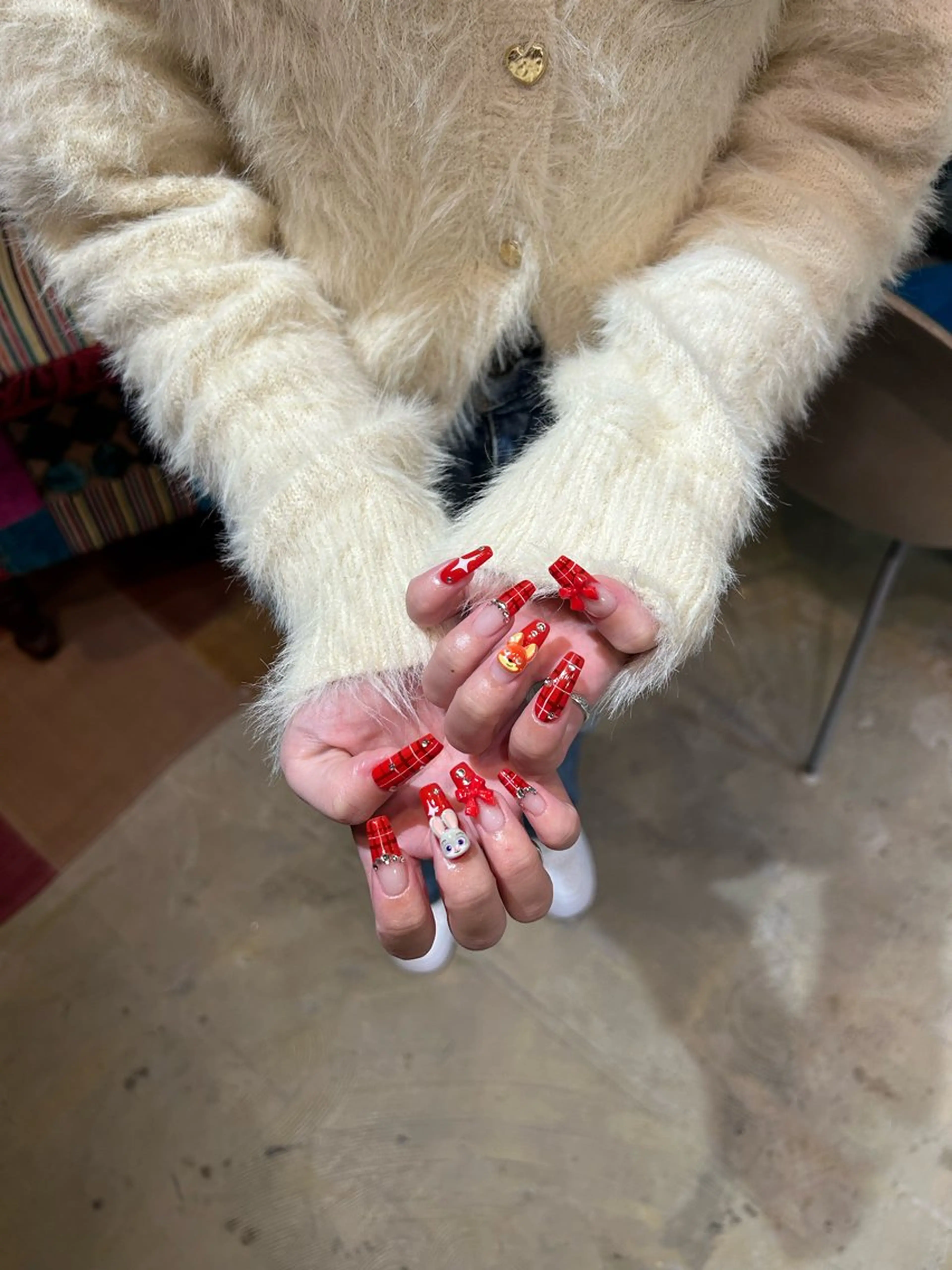 ネイル 赤色 冬ネイル ハンドネイル キラキラオメメ みずなのネイルデザイン