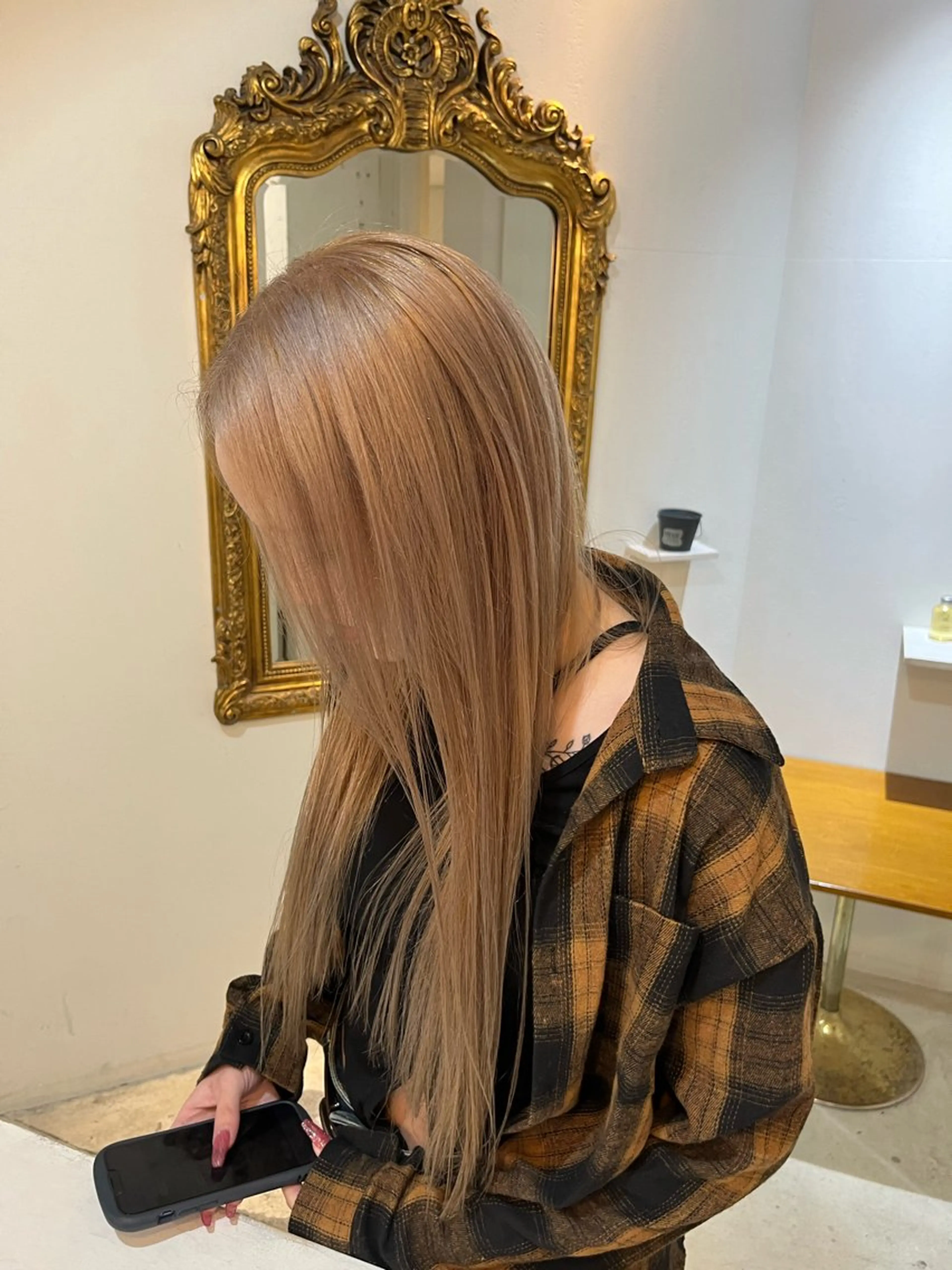 ロング 🩶ハイトーン🖤 URARAのヘアスタイル