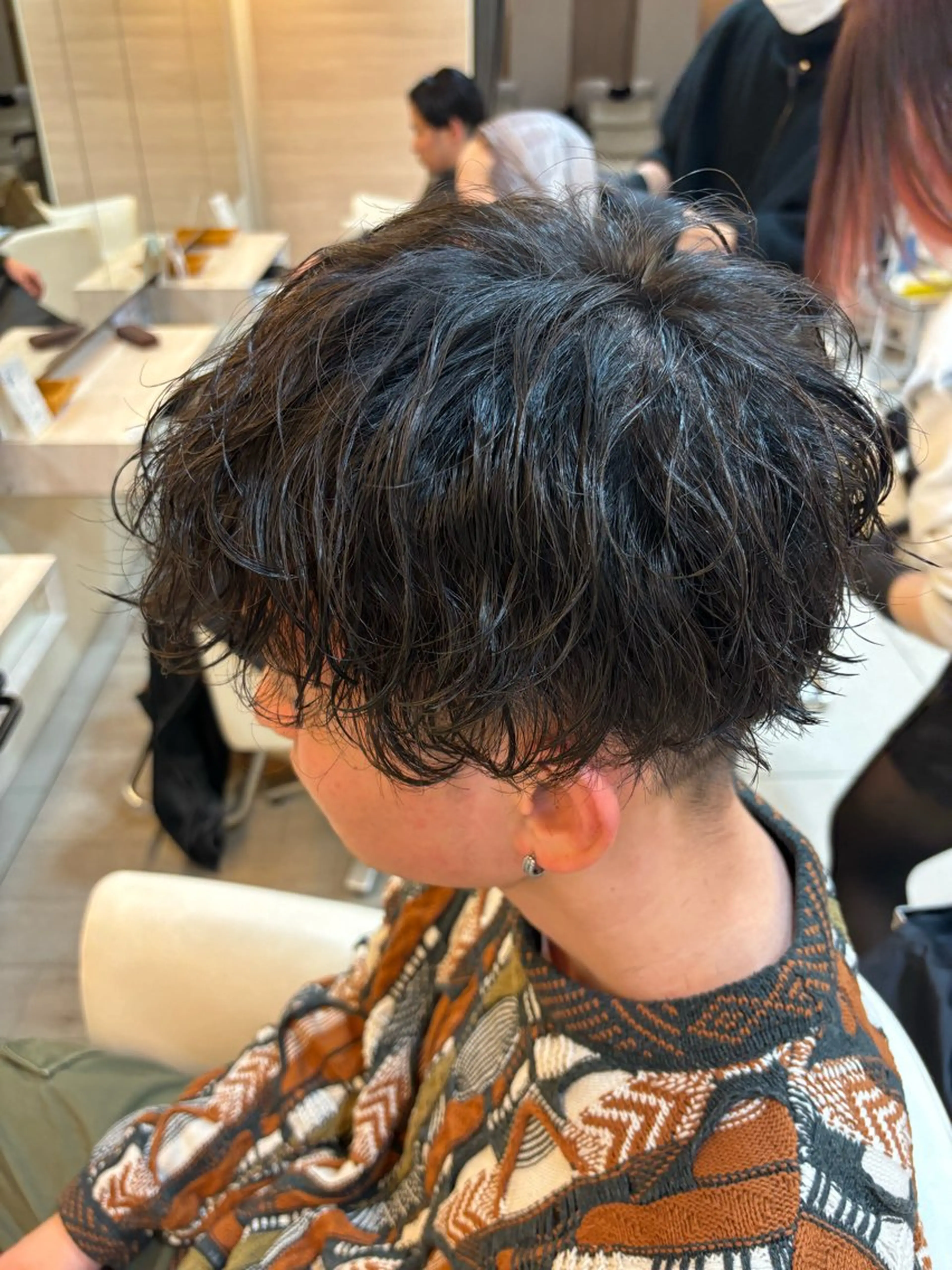 ミディアム カラー パーマ ヘアアレンジ メンズ キッズ ミディアムパーマ アップバング センターパート メンズハイライト カルマパーマ 🫧Selene SHOGO🫧のヘアスタイル