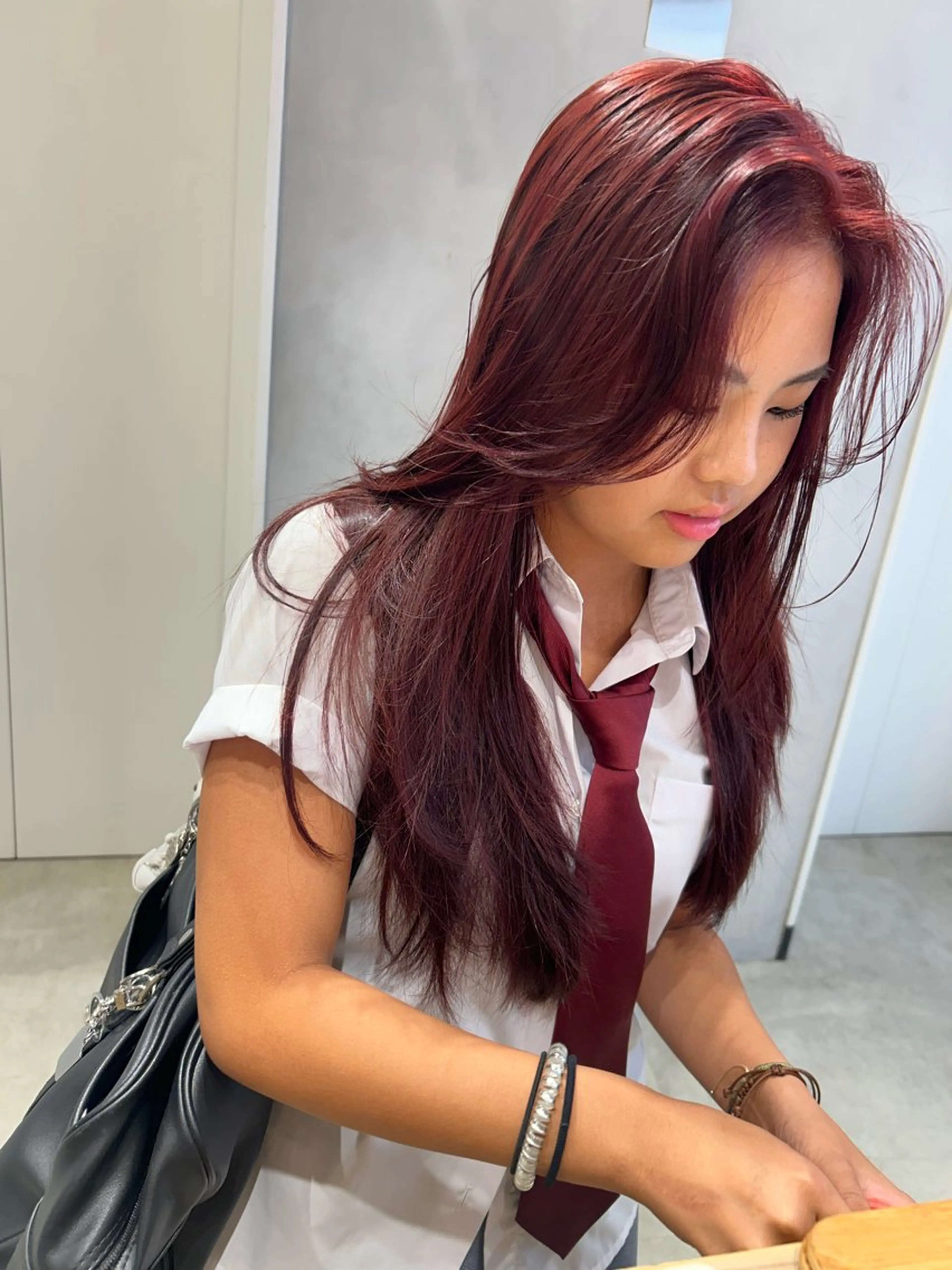 ロング カラー ブリーチ ボルドーカラー ブリーチなしカラー カット ヘアカラー トリートメント ピンク/ベージュ /似合わせ/田島百華のヘアスタイル