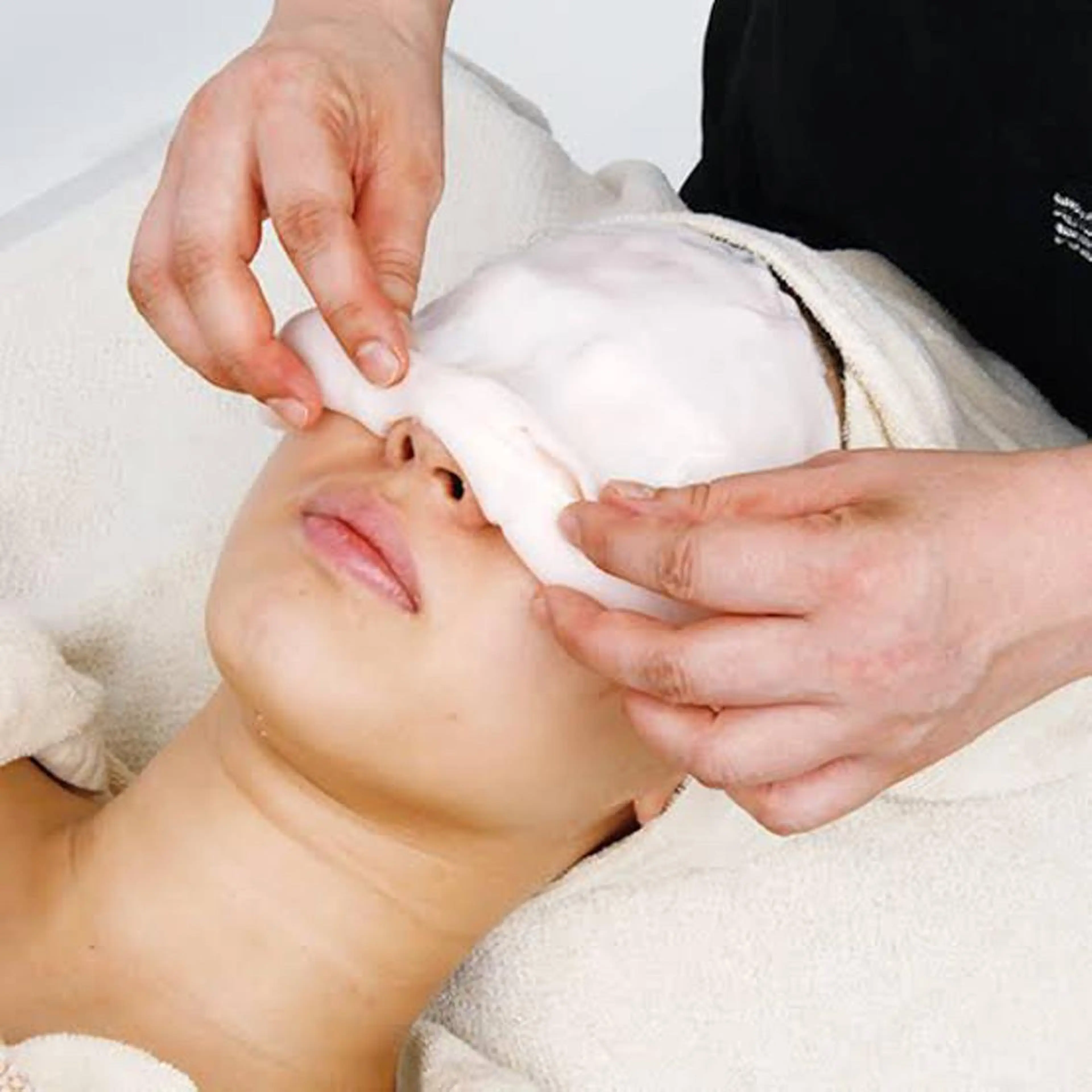 【毛穴開き／美白】毛穴洗浄・陶器肌フェイシャル+デコルテ 70分の写真