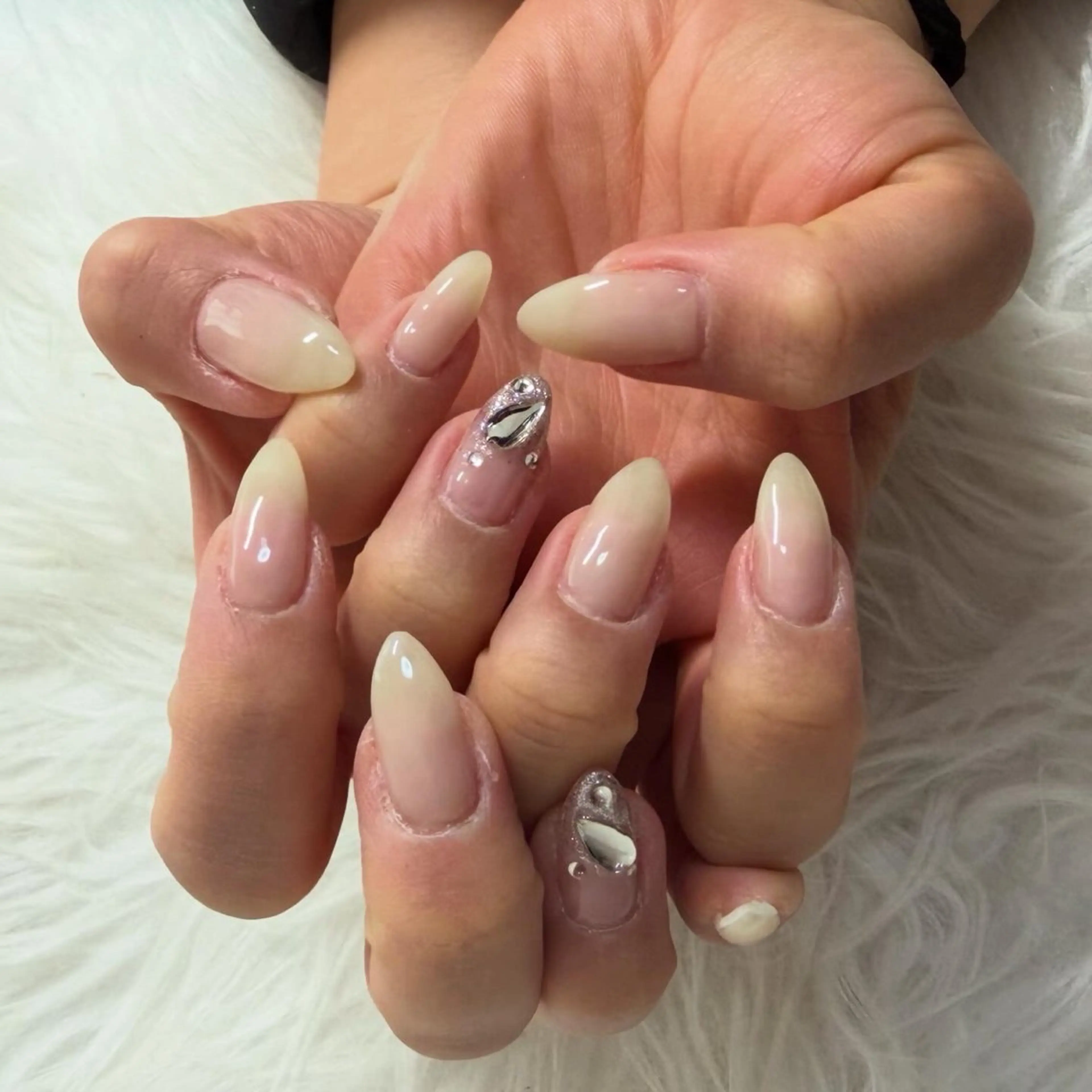 セミロング ハンドネイル mao .のネイルデザイン