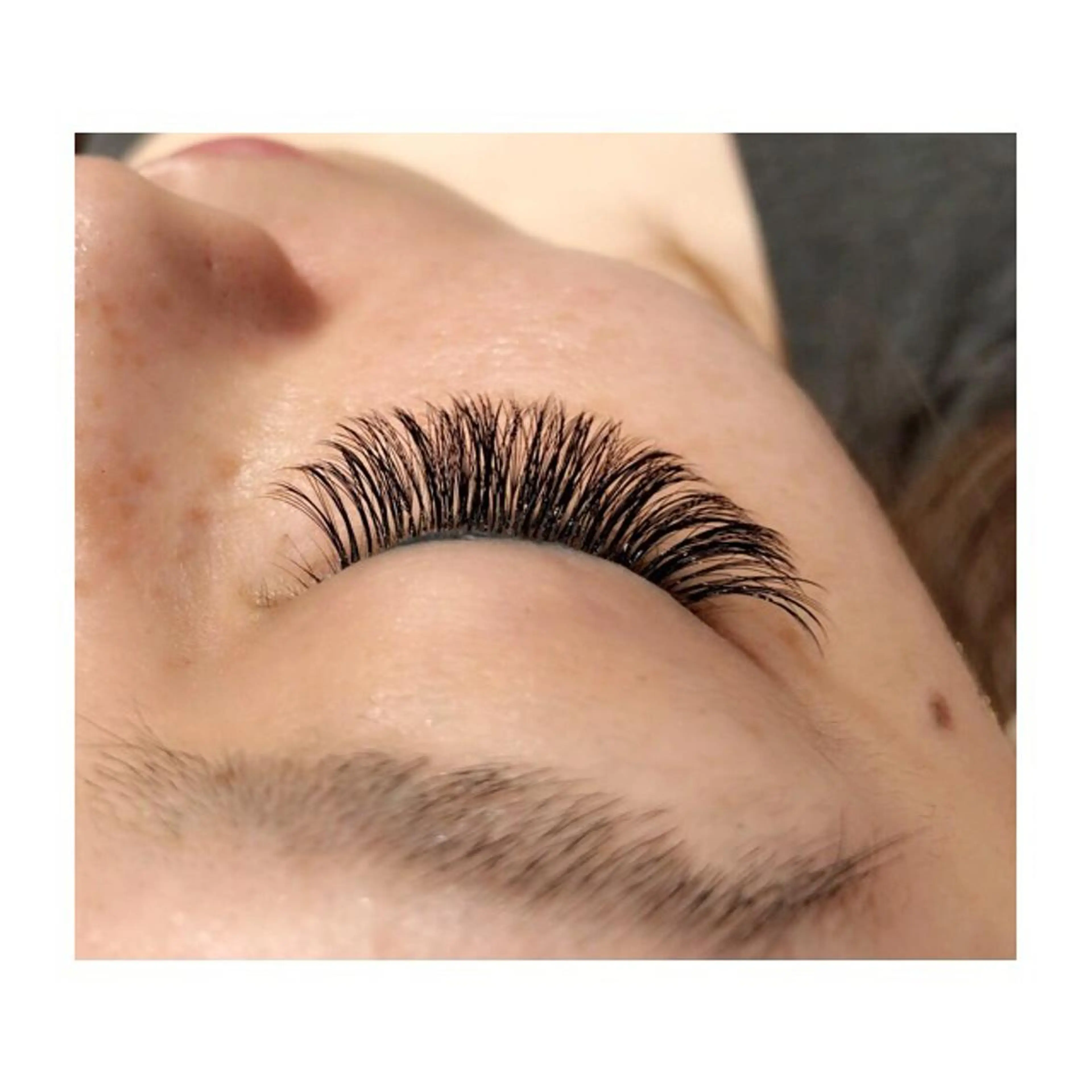 【ボリュームラッシュ90分(300本～400本程度)8350円】💡LEDエクステ変更＋1100円※オフ.コーティング込の写真