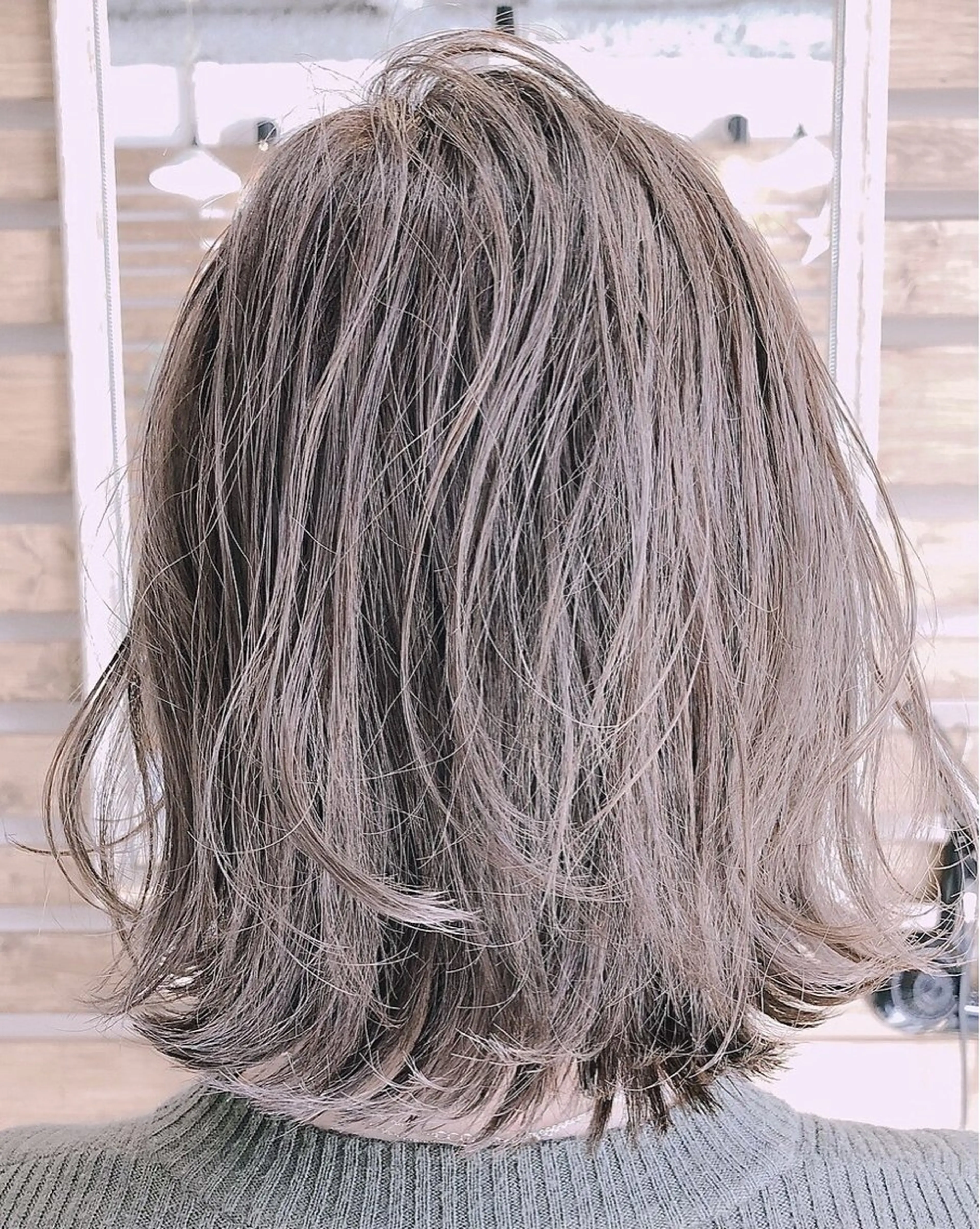 ミディアム アッシュ loup yunaのヘアスタイル