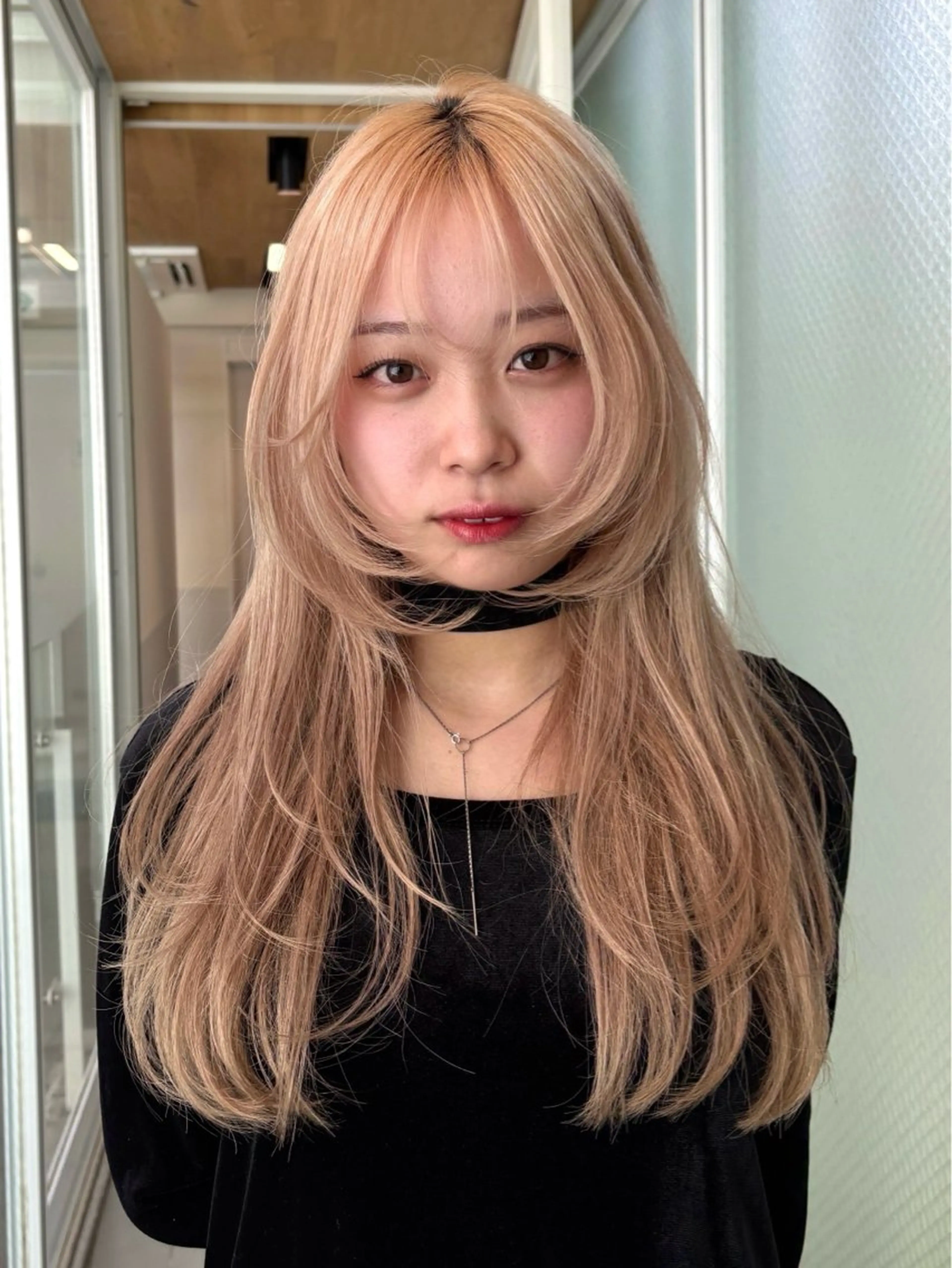 ロング ロングレイヤー 顔周りカット レイヤーカット ロング シースルーバング カット ヘアカラー パーマ 縮毛矯正 トリートメント 小川 大輝のヘアスタイル