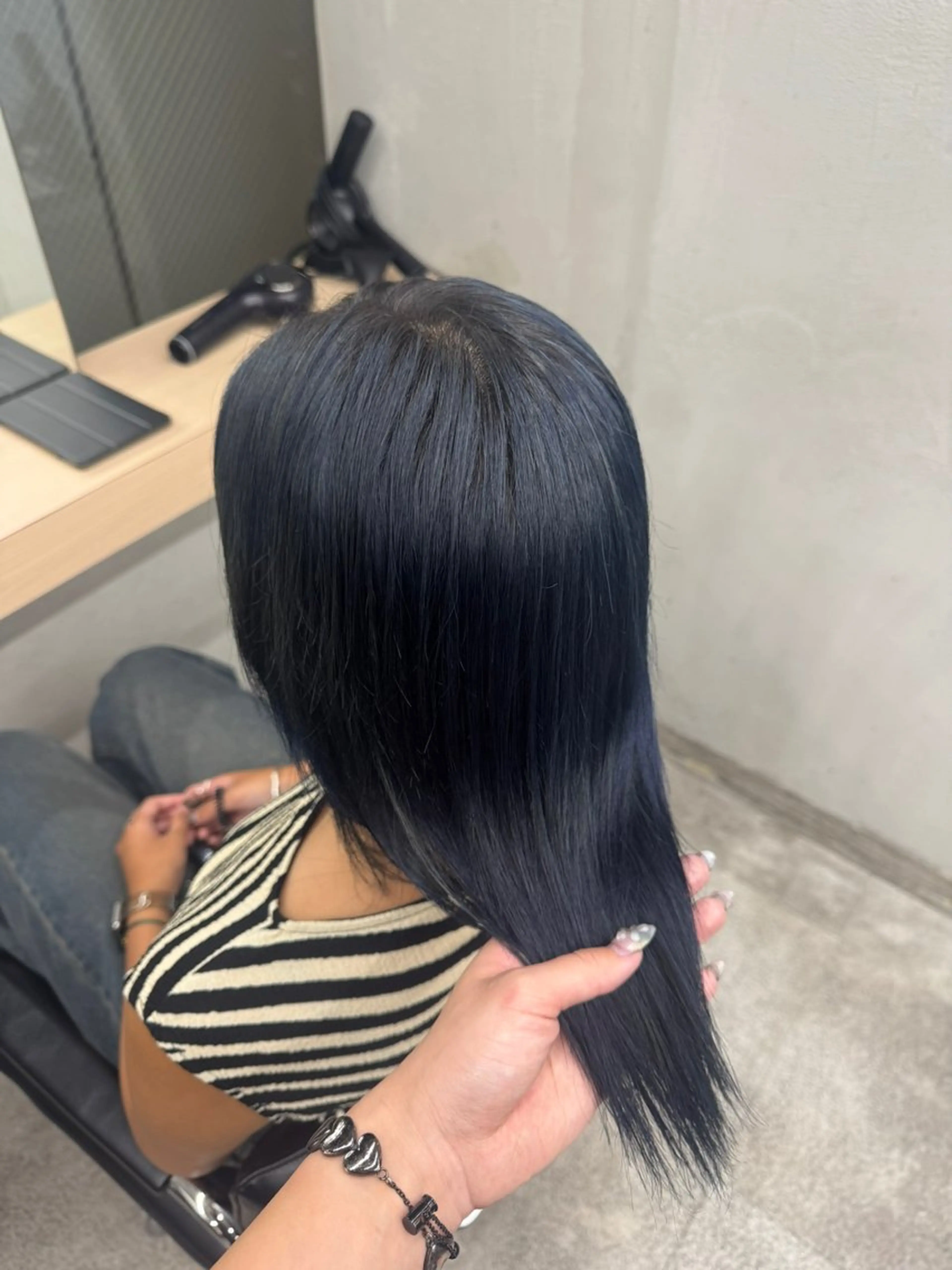 セミロング Momoka🪷 /ハイトーンのヘアスタイル