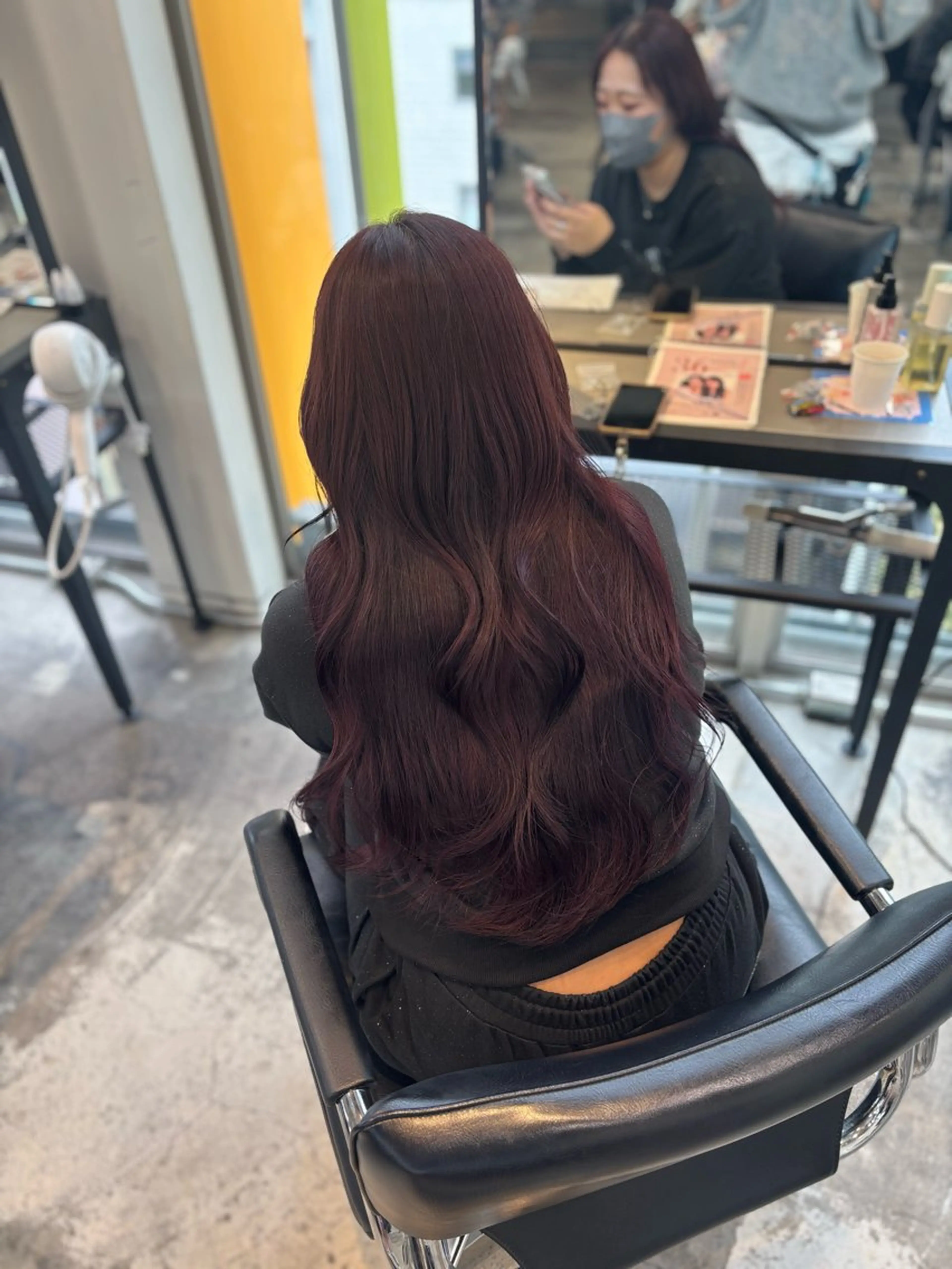 ロング カラー レッドカラー レイヤー sala 推しカラー職人🎀のヘアスタイル