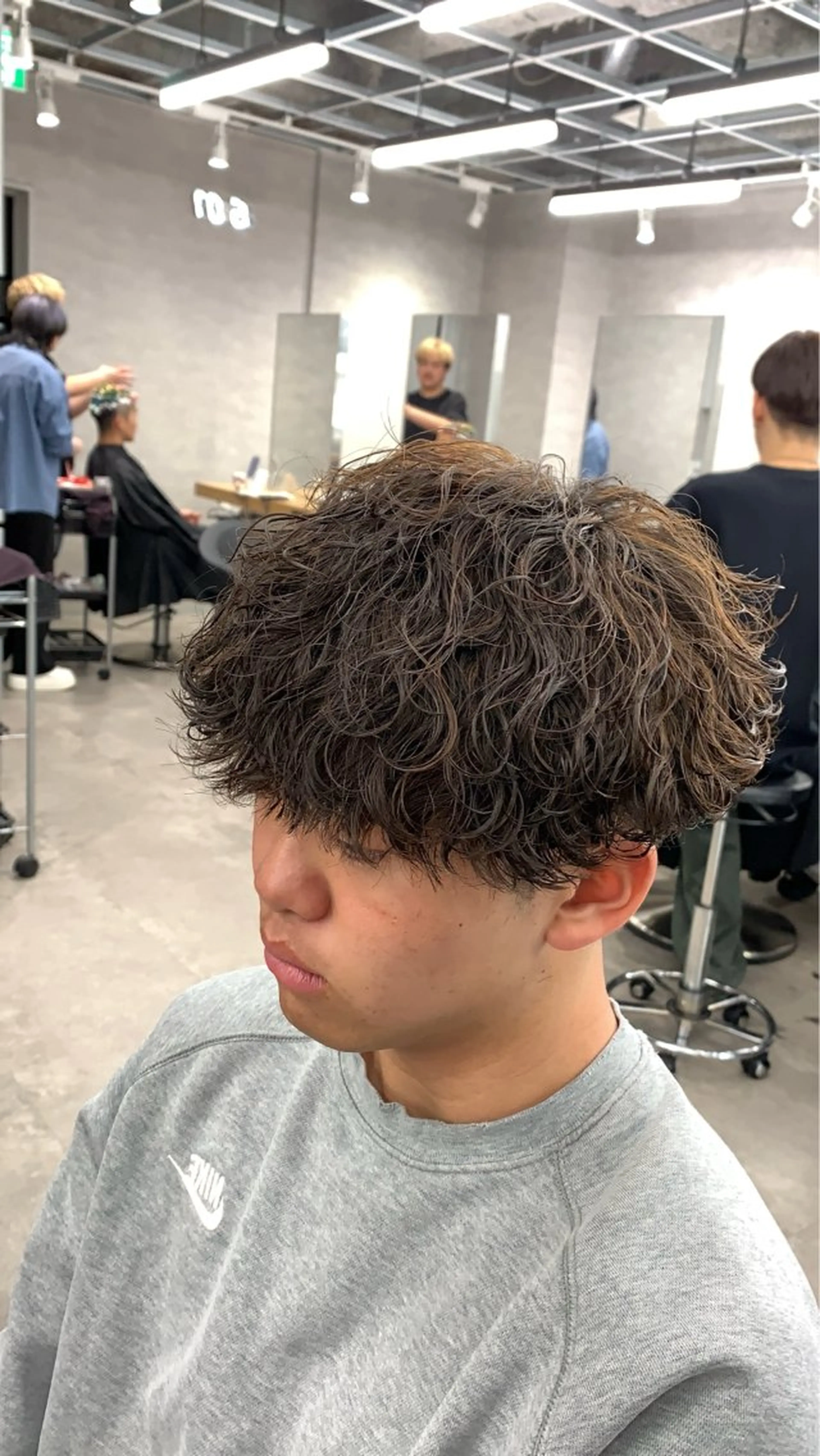 ショート カラー パーマ メンズ メンズブリーチ フェザーパーマ メンズハイトーン メンズパーマ スペインカール ⚡️メンズ特化⚡️ RYUKIのヘアスタイル