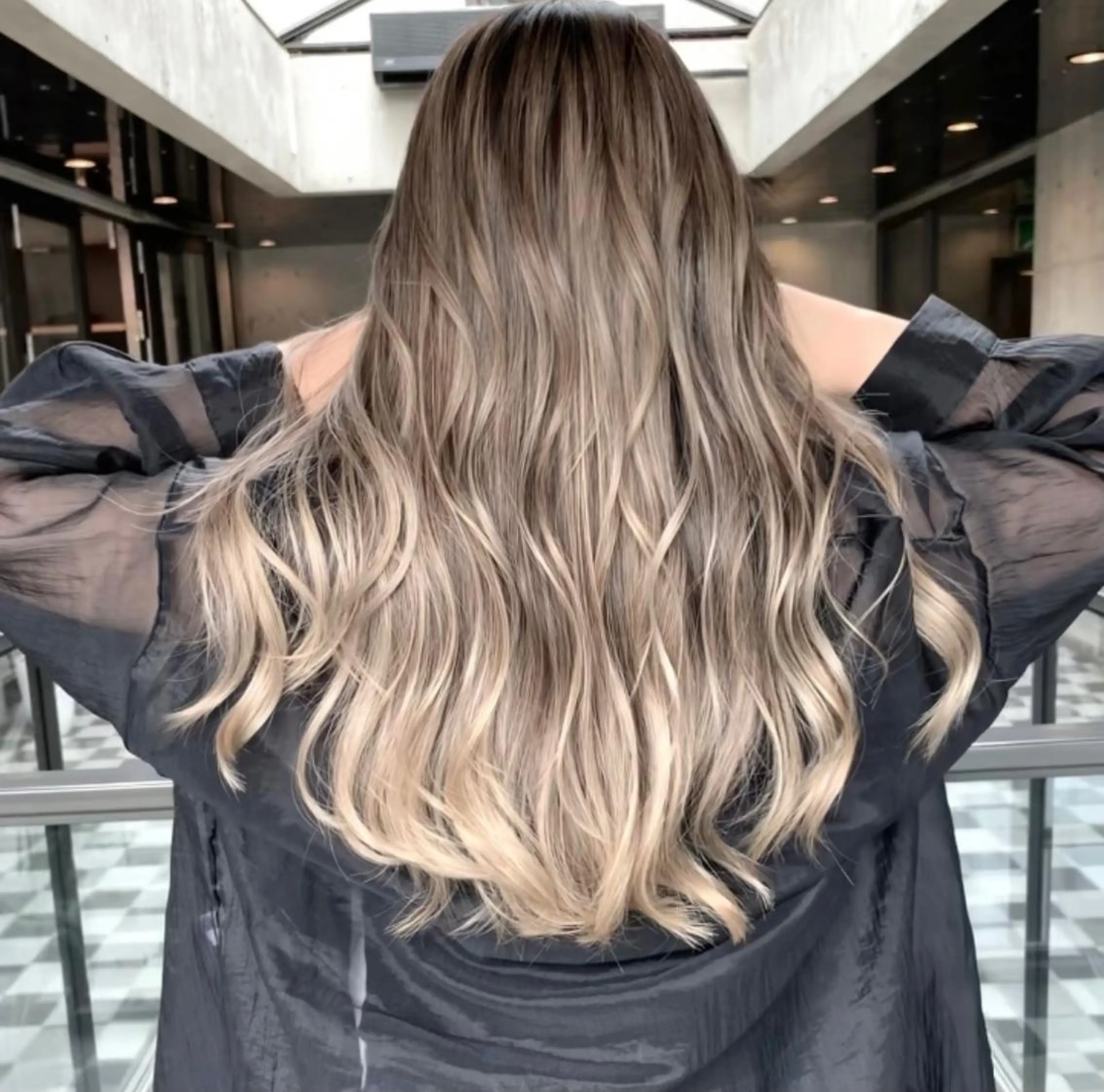 🌈バレイヤージュorシャドールーツ🌈🌟【ケアブリーチ２回】🌟の写真