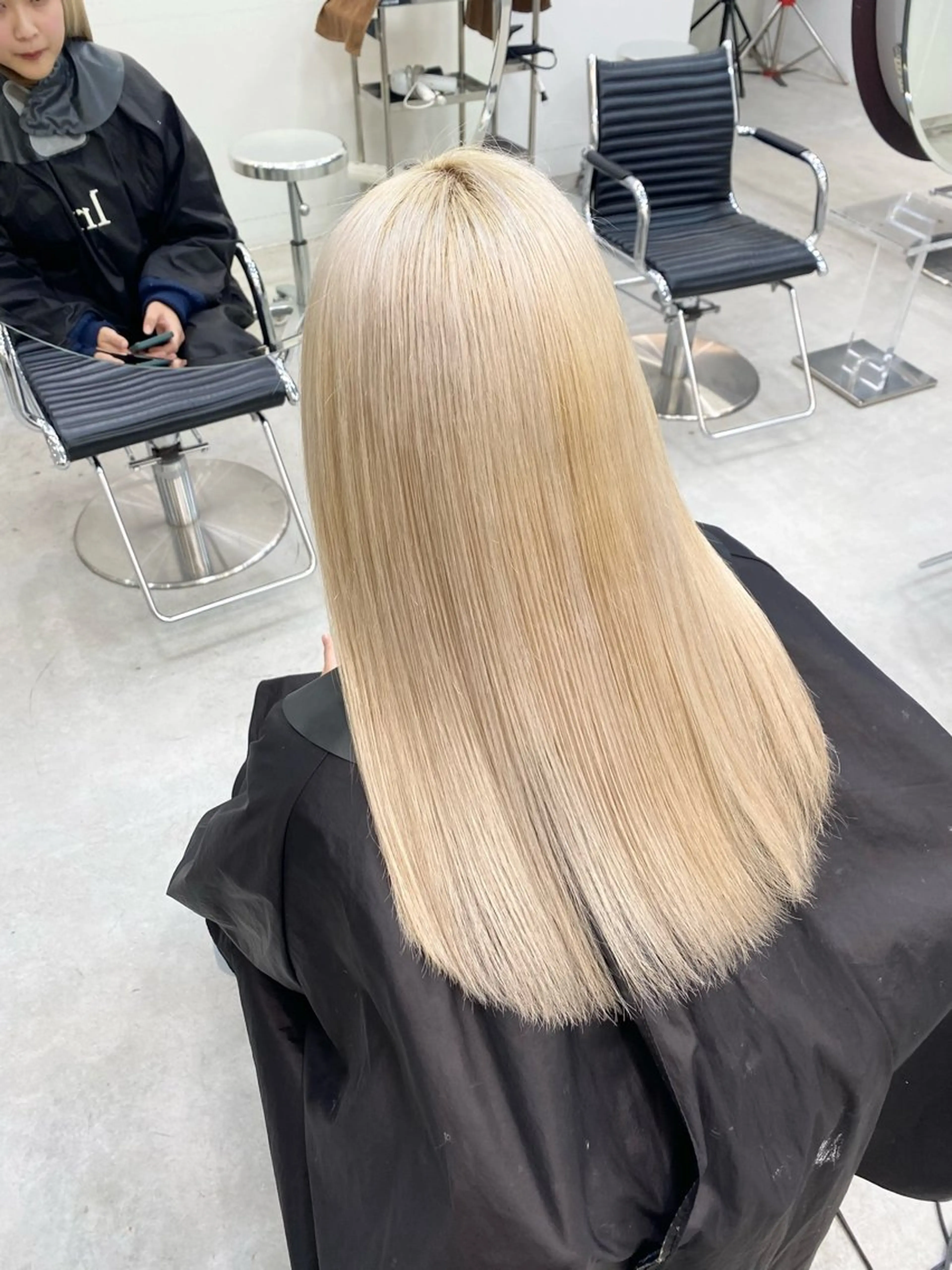 カラー ブリーチ ブロンド 漆崎 相美のヘアスタイル