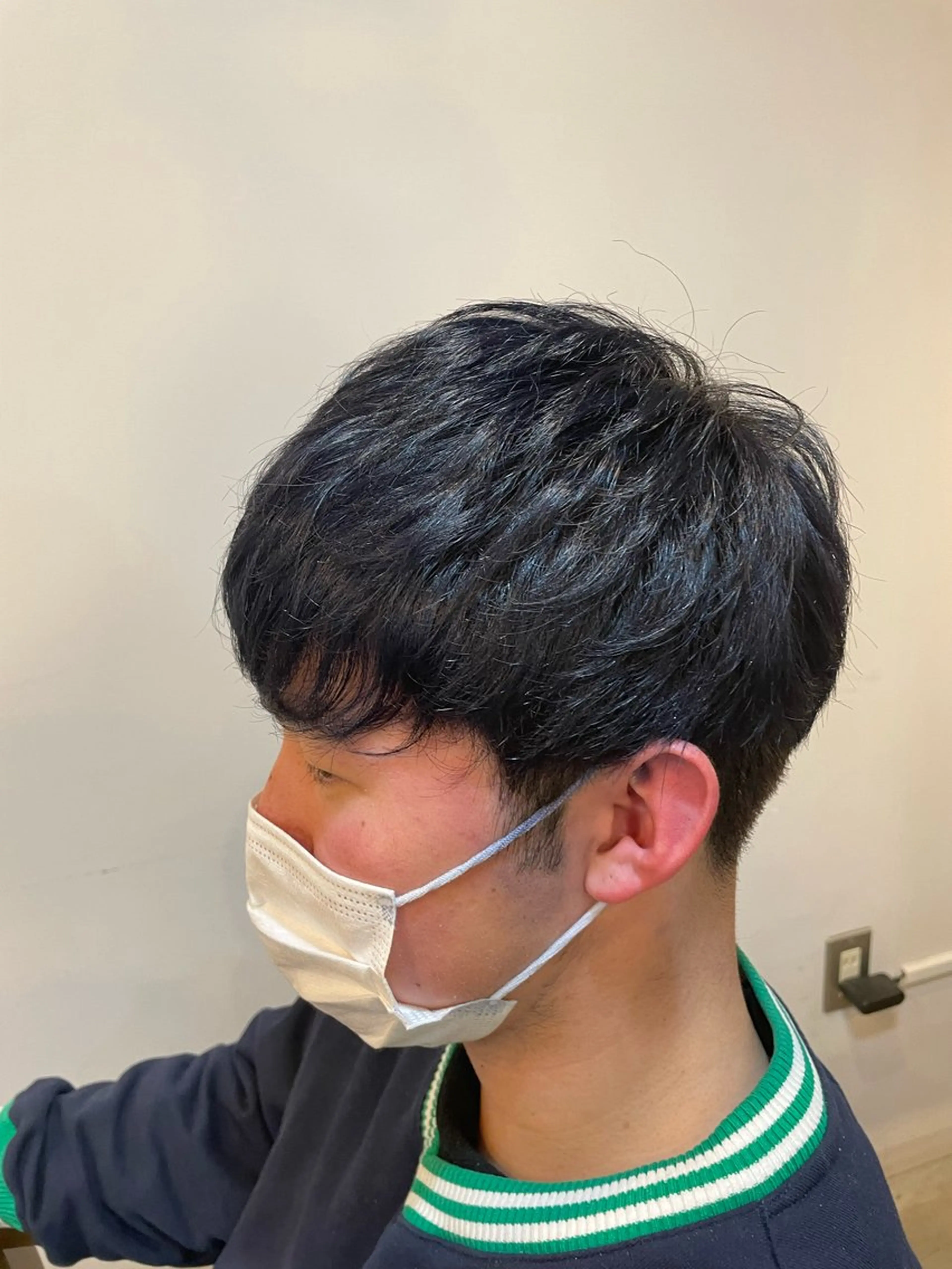 カラー メンズ 黒髪 ブルーカラー ブルーブラック ヘアカラー トリートメント 手塚 由佳のヘアスタイル