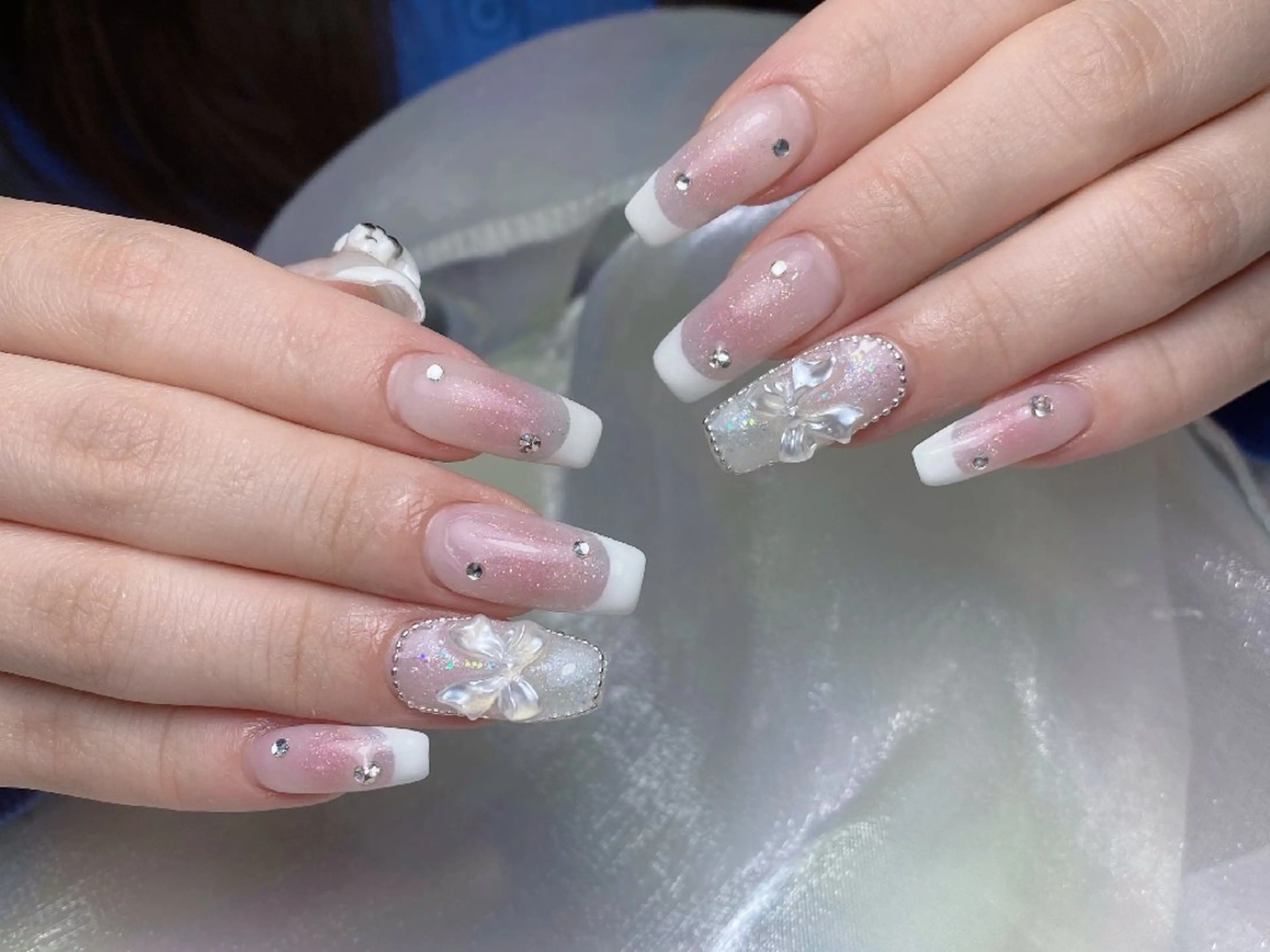 ネイル チークネイル フレンチネイル ジェルネイル ガーリー キラキラネイル ハンドネイル UM Nail Salonのネイルデザイン