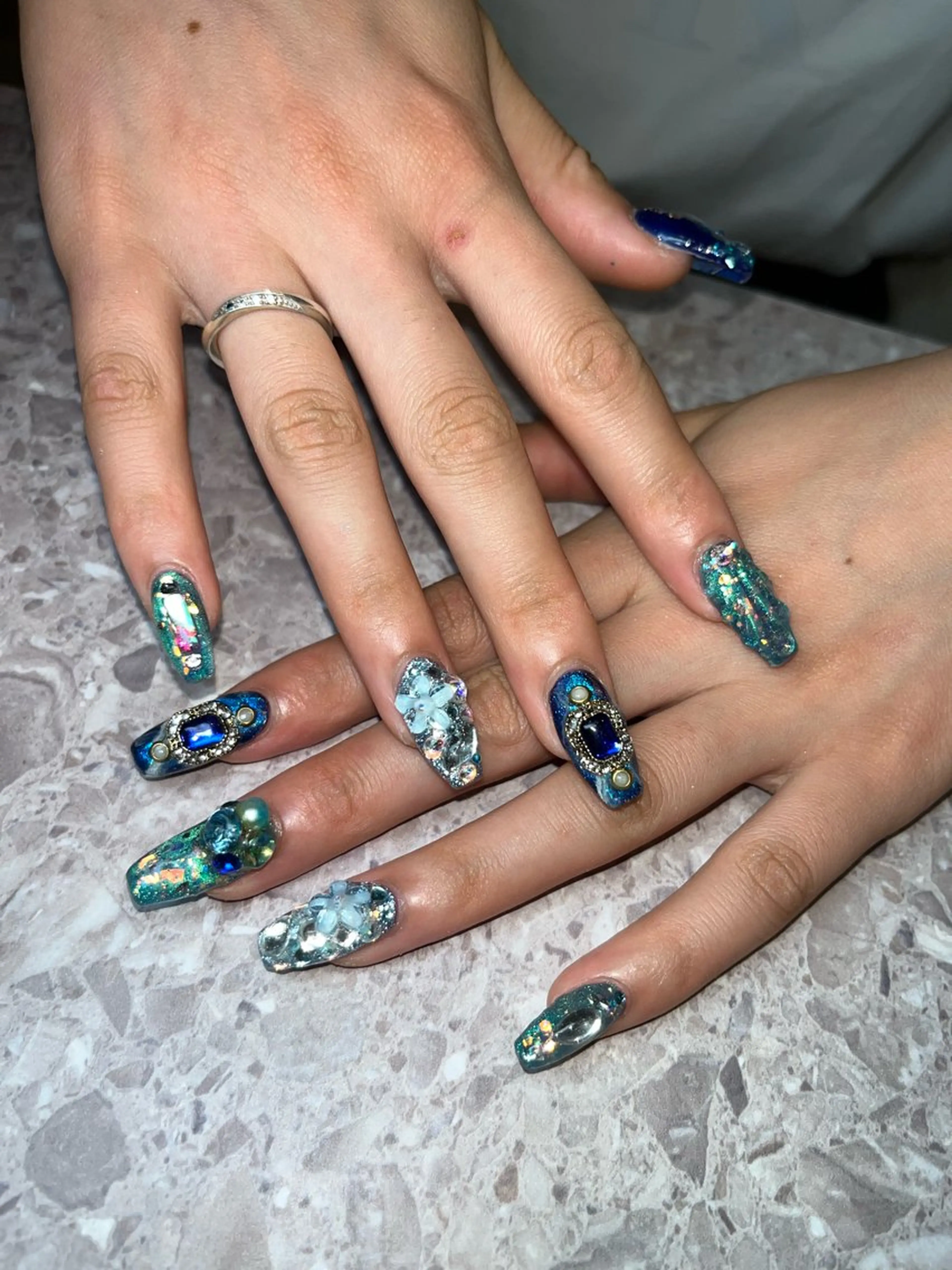 ミディアム ハンドネイル ハンドケア ONIKA Nail 表参道A4徒歩3分のネイルデザイン