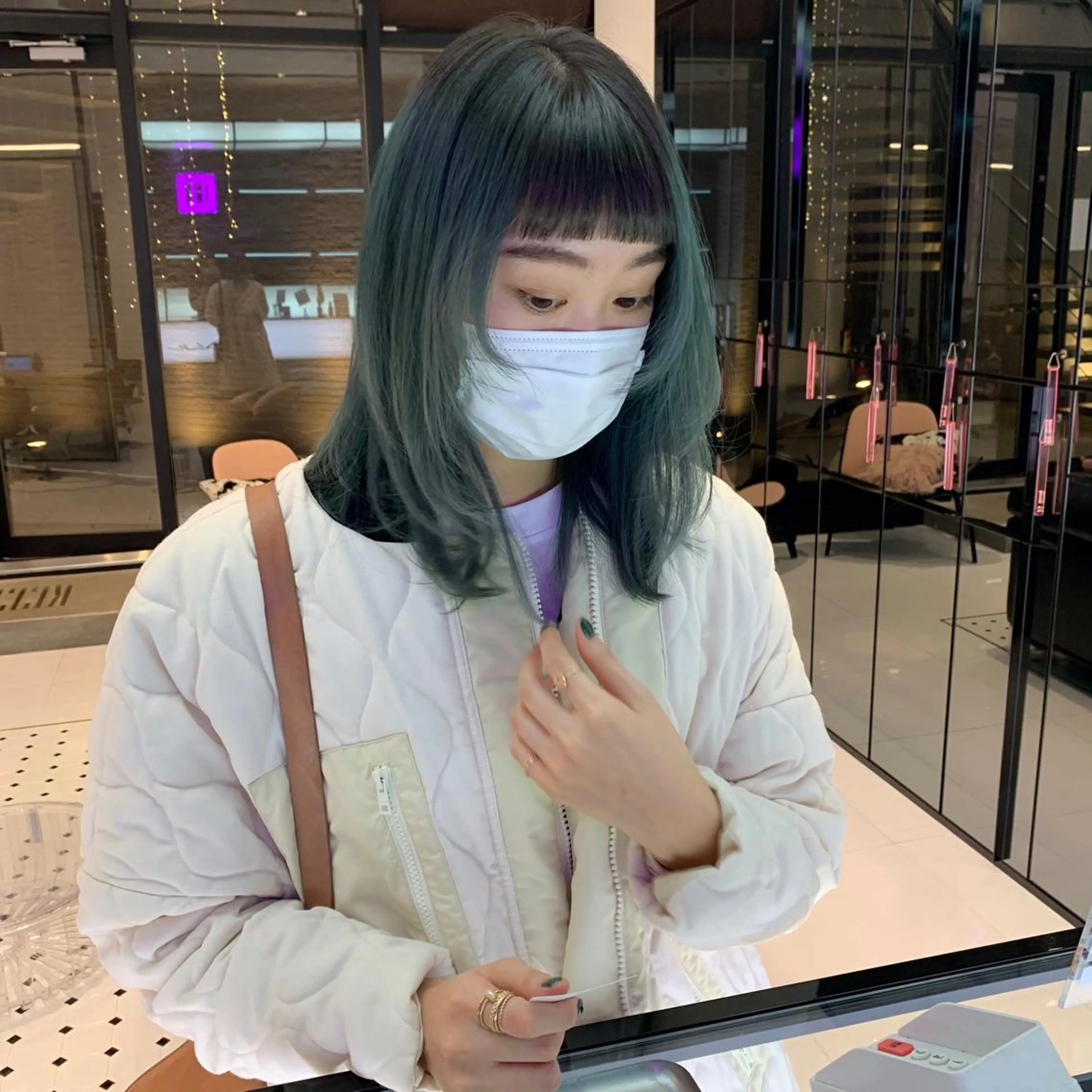 ミディアム カラー ハッシュカット/ハイ トーン/MANAMIのヘアスタイル