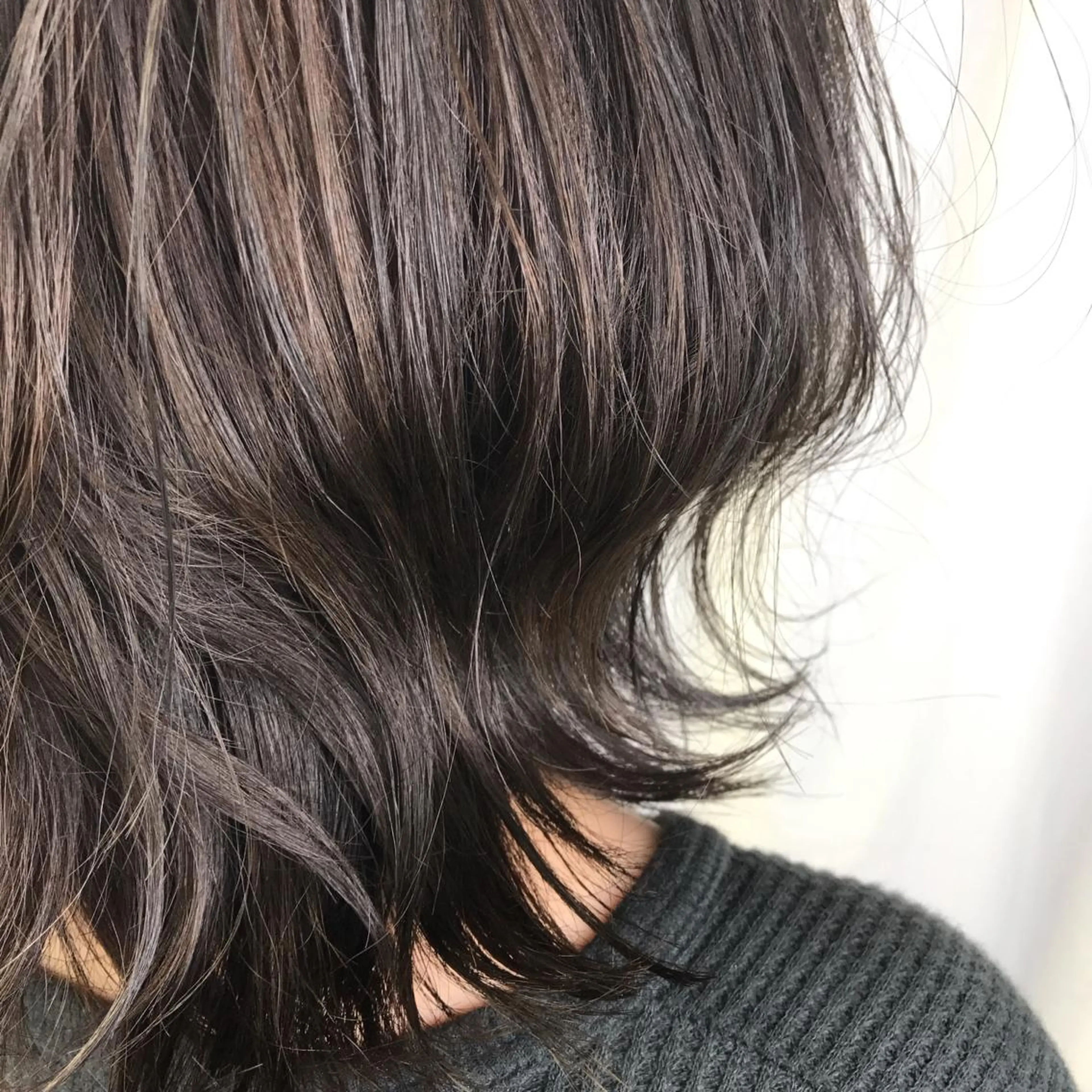 ミディアム カラー アディクシーカラー グレージュ 外ハネヘア 🌈限定価格🌈 鈴木　瑛輔のヘアスタイル
