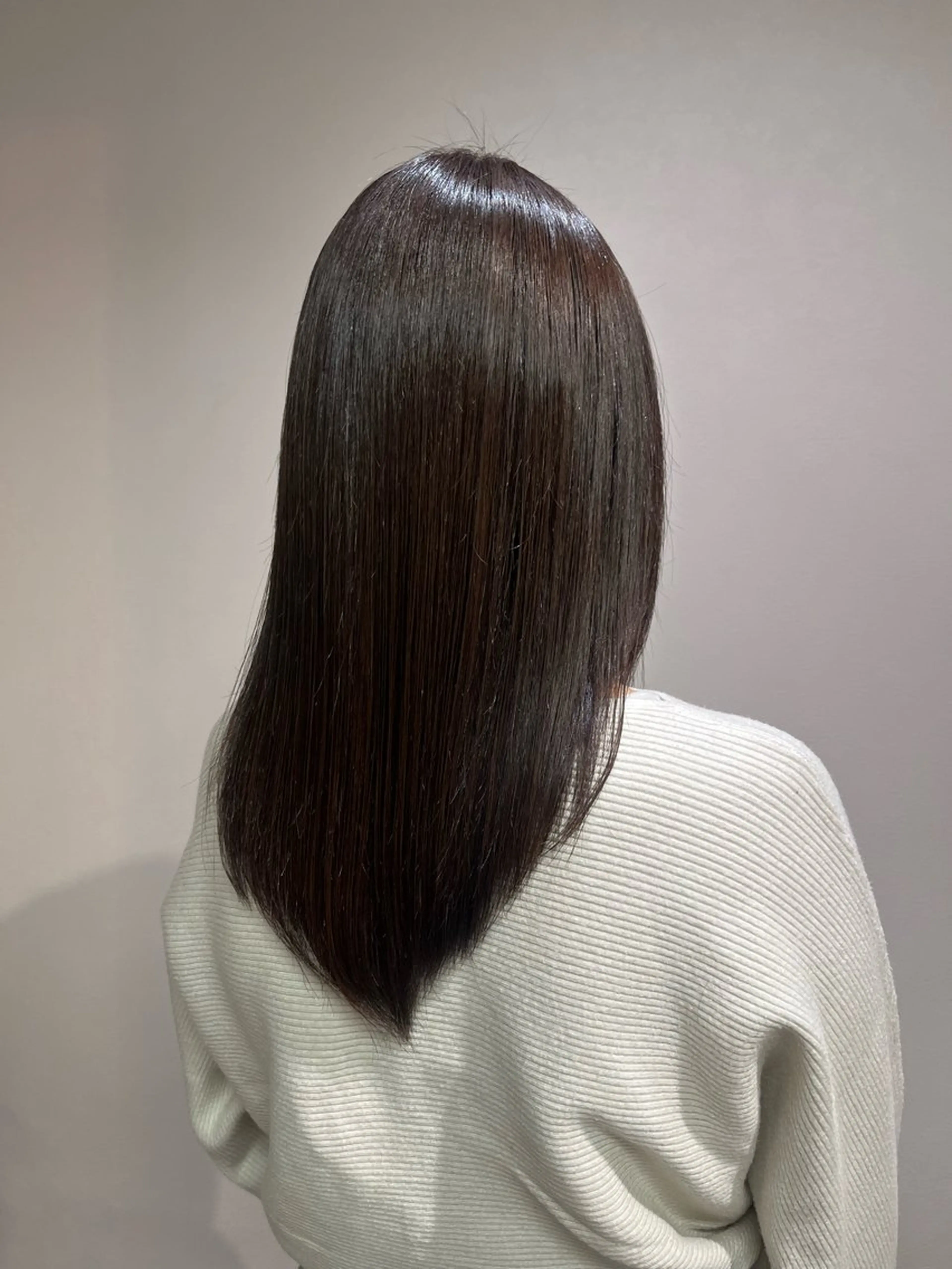 セミロング カラー ブラウンカラー 透明感カラー グレージュ 友 美海のヘアスタイル