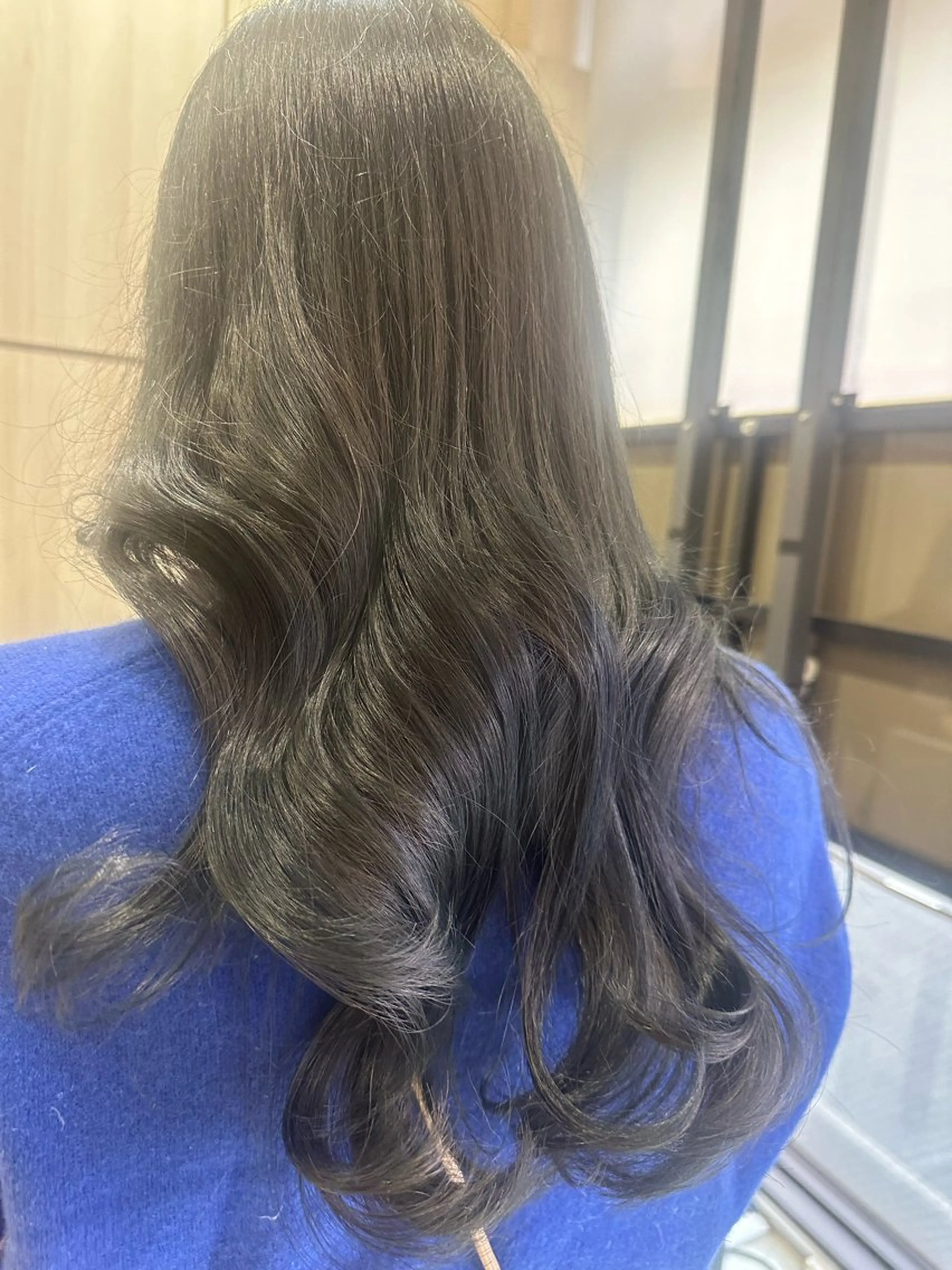 ロング カラー 黒髪 ブルーカラー ブルーブラック 野々村 麻由のヘアスタイル