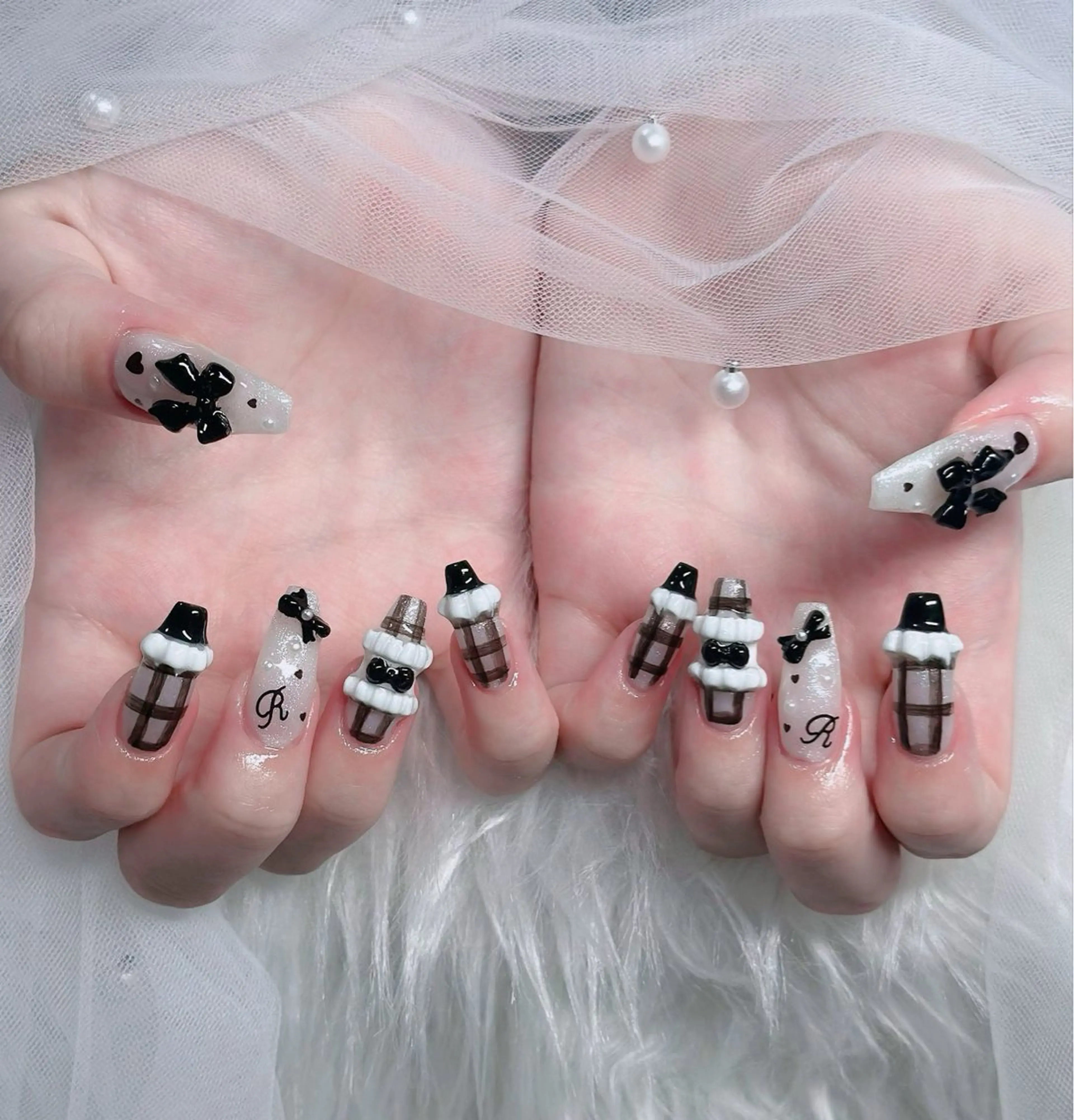 ネイル フレンチネイル ジェルネイル ガラスフレンチ ハロウィン ハート ハンドネイル H.baby Nail Salonのネイルデザイン