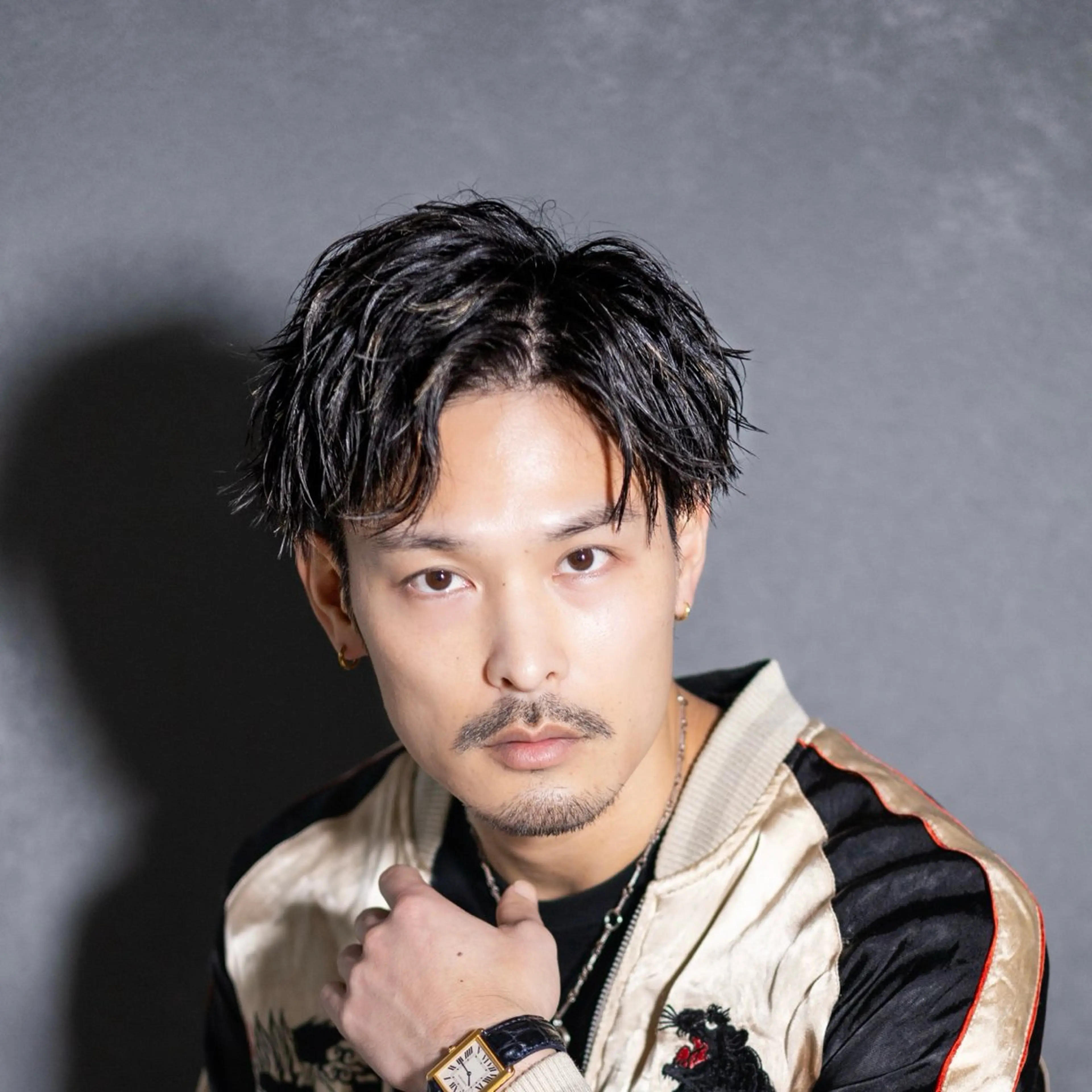 ショート メンズ センターパート メンズハイライト 波巻きパーマ ハイライト カット パーマ メンズパーマ職人 パーマ🔥ritaのヘアスタイル