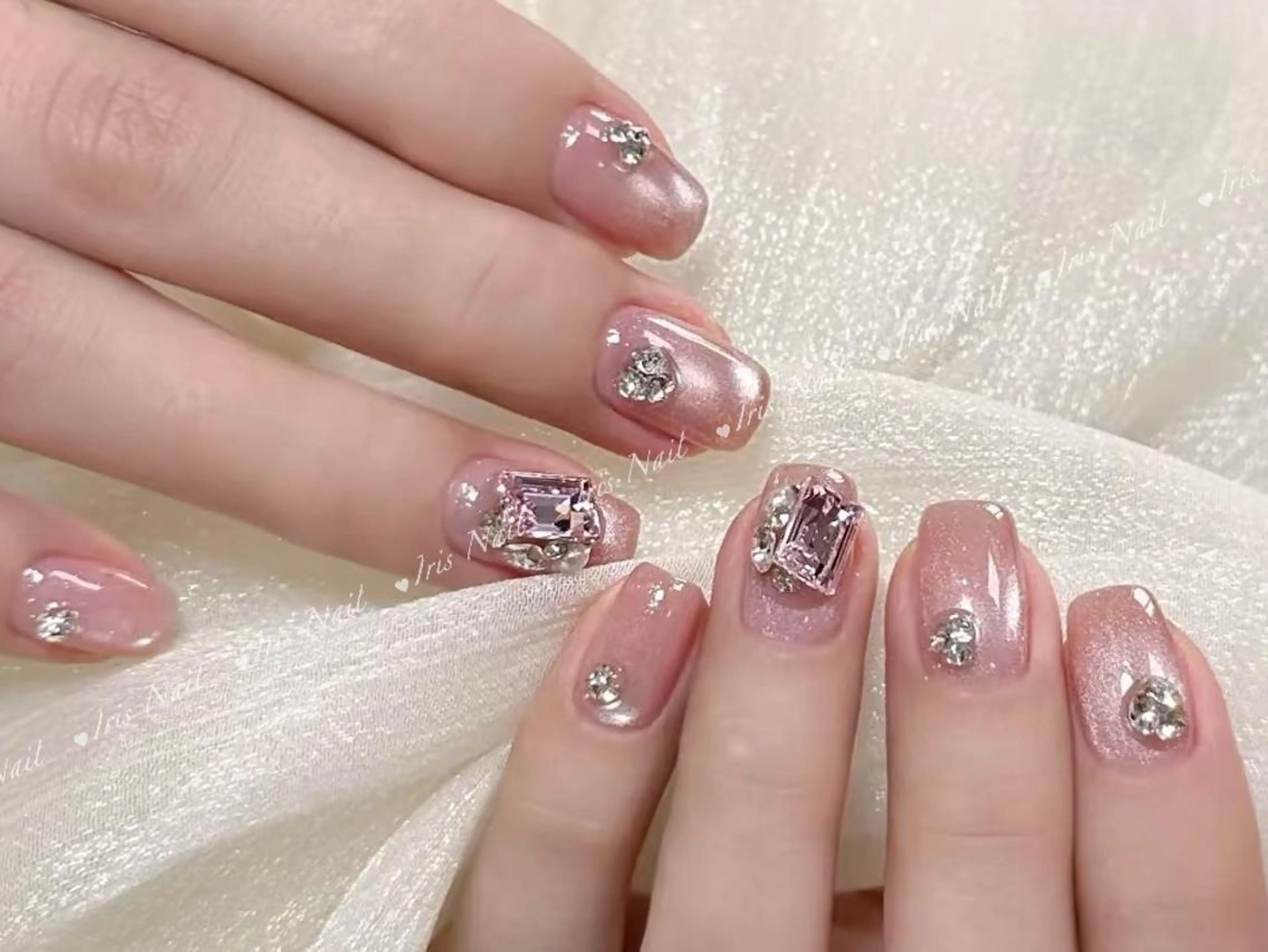 ネイル キラキラネイル マグネットネイル ピンク ハンドネイル ハンドケア 🍒IRIS Nail🌸のネイルデザイン