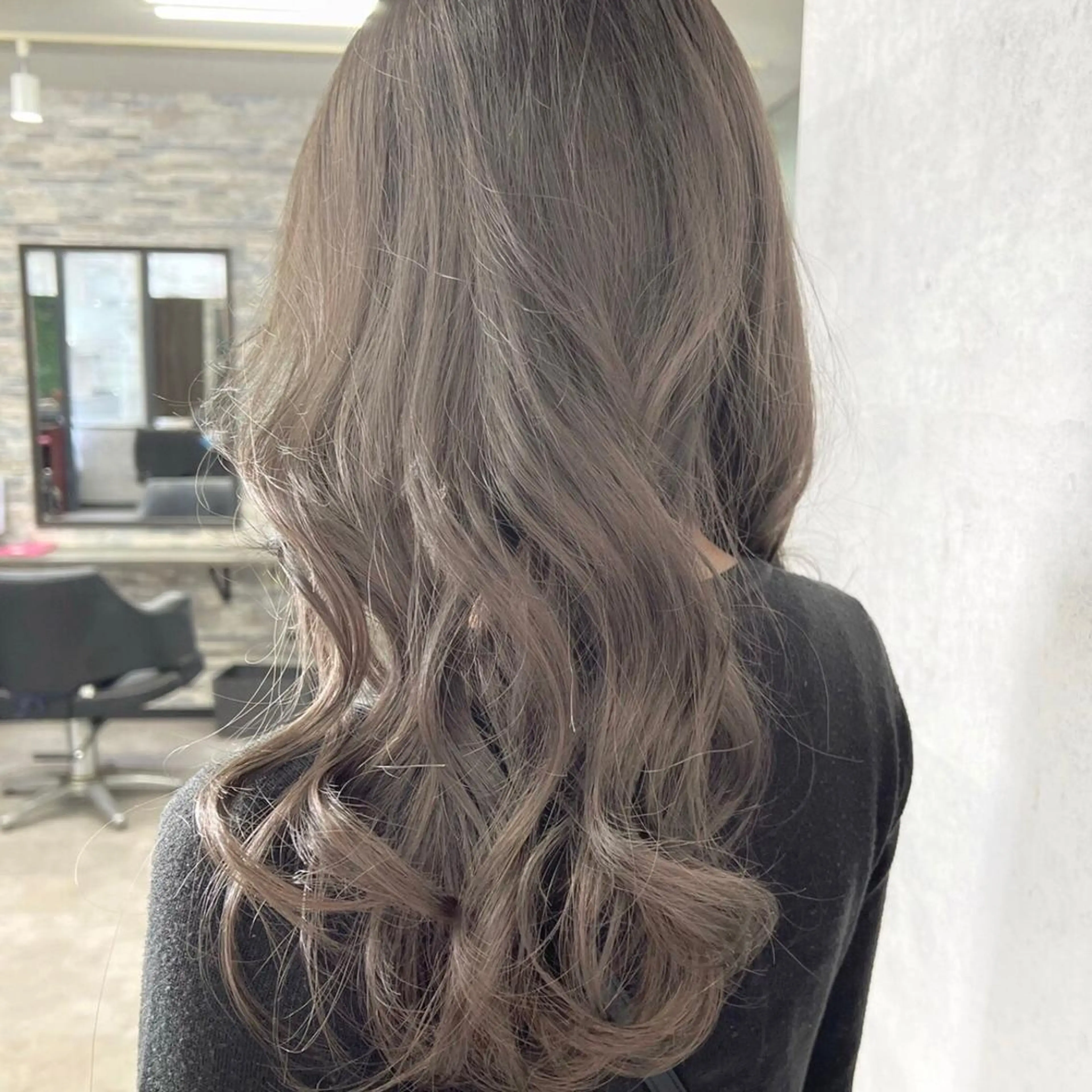 ロング カラー シールエクステ ハイトーンカラー エクステ ヘアカラー シールエクステ特化 ハイトーン、NANAのヘアスタイル