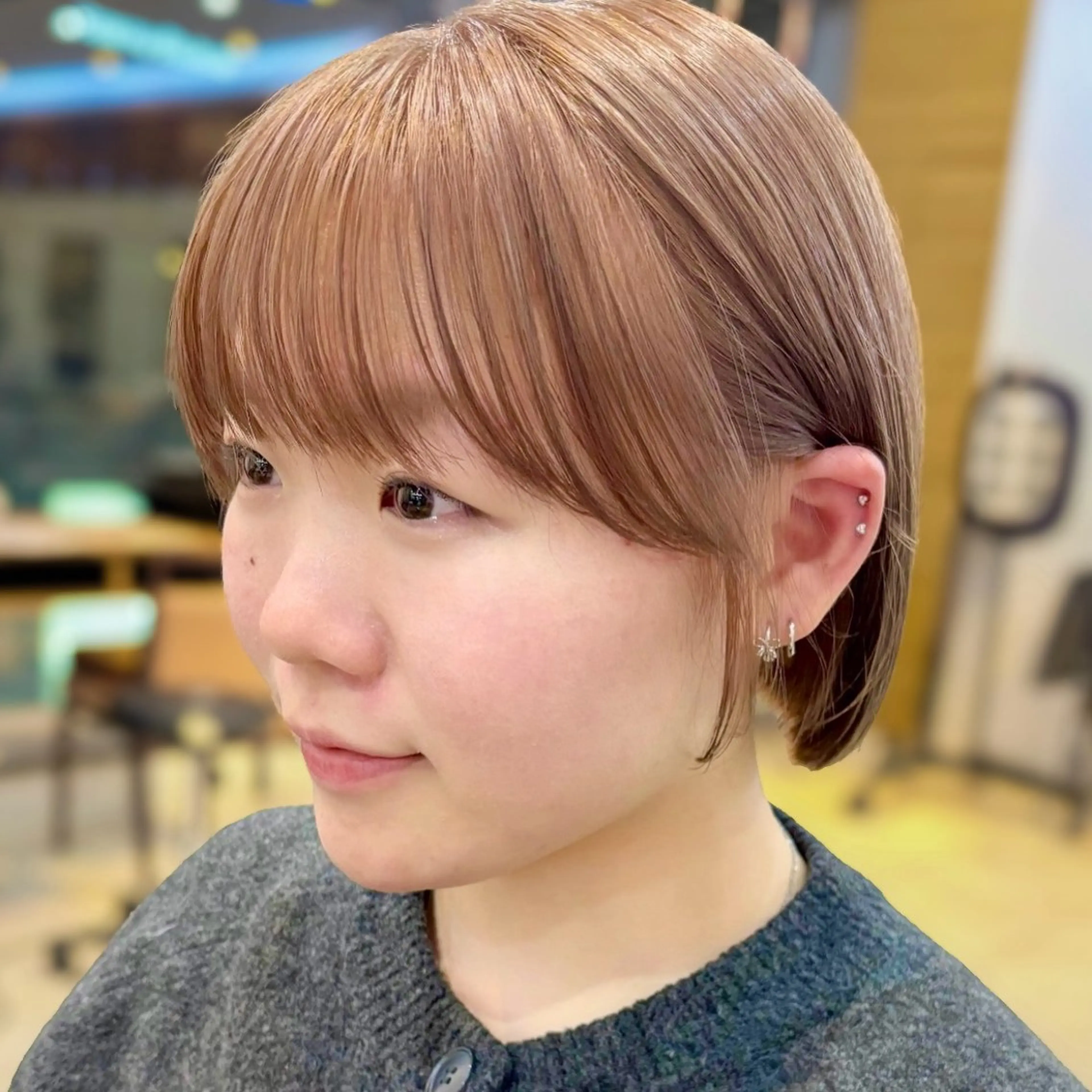 ショート カラー ベージュカラー ブリーチ ハイトーンカラー ミルクティーベージュ ボブ 顔まわり🥨レイヤー /透明感/水口舞奈のヘアスタイル