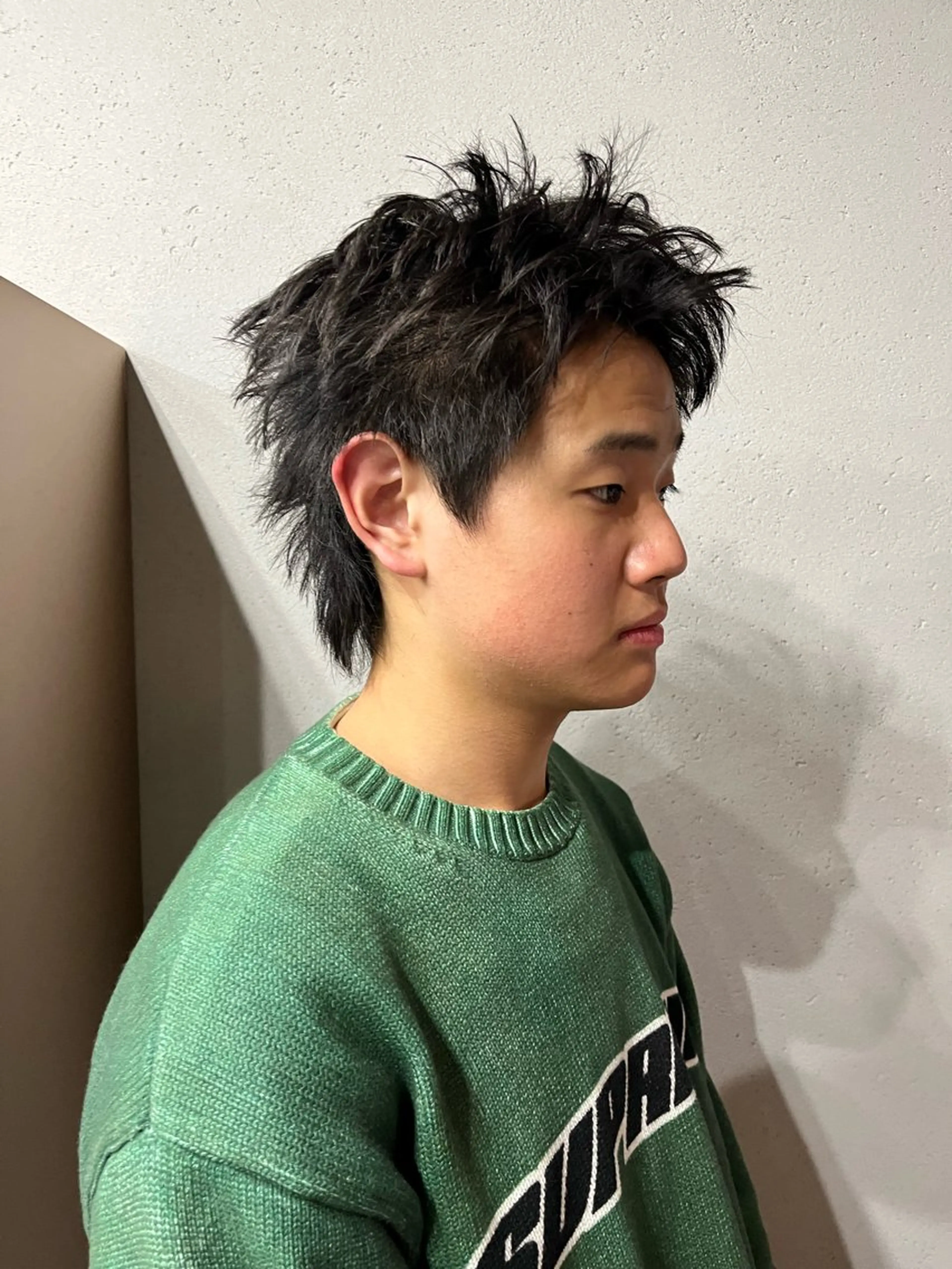 ショート メンズ カット 曲がる縮毛矯正 センターパートのヘアスタイル