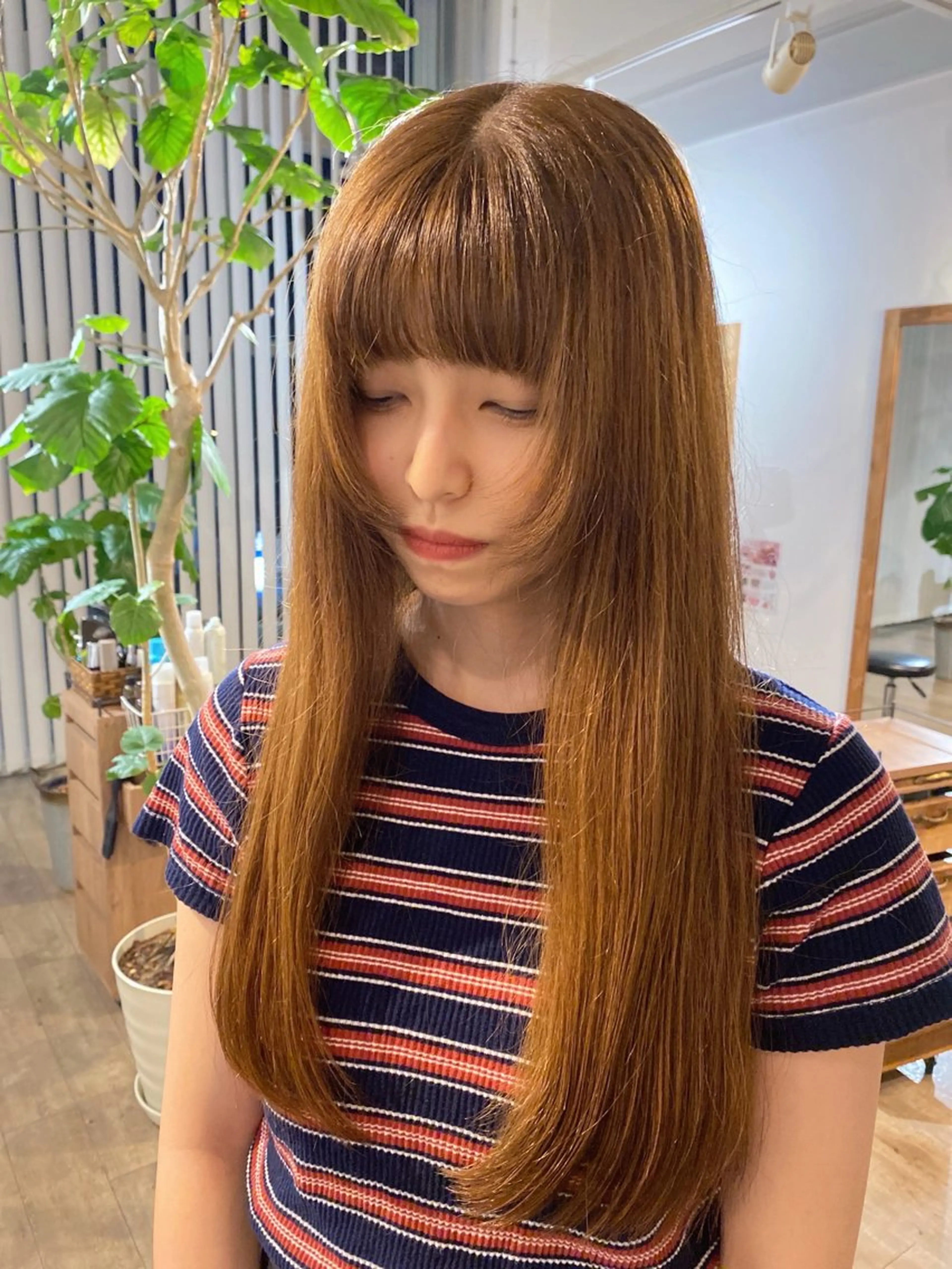 ロング 顔周りカット 姫カット レイヤーカット 小顔カット 白上 愛佳のヘアスタイル