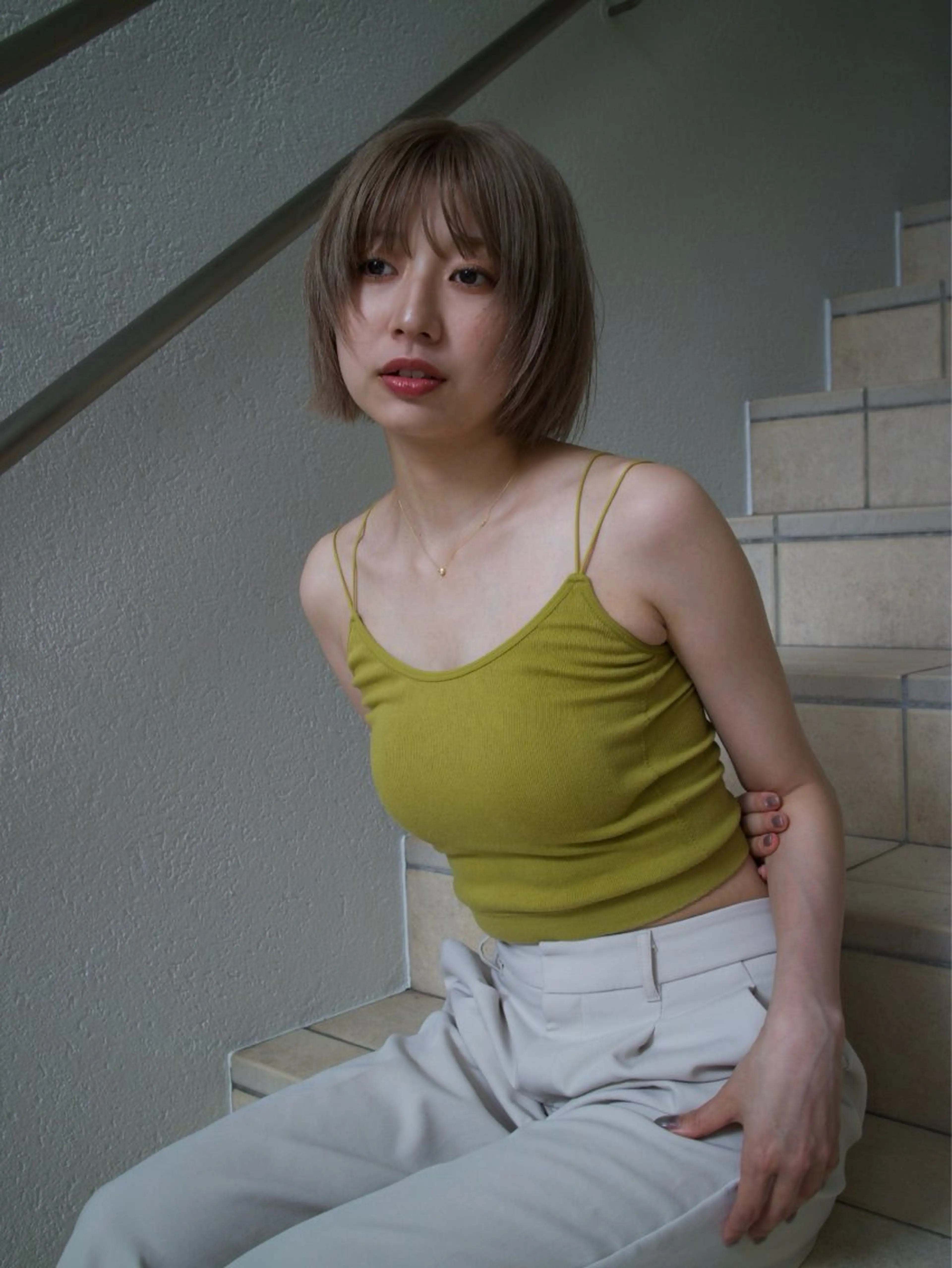 ショート ヘアアレンジ mina / 透明感ベージュカラーのヘアスタイル