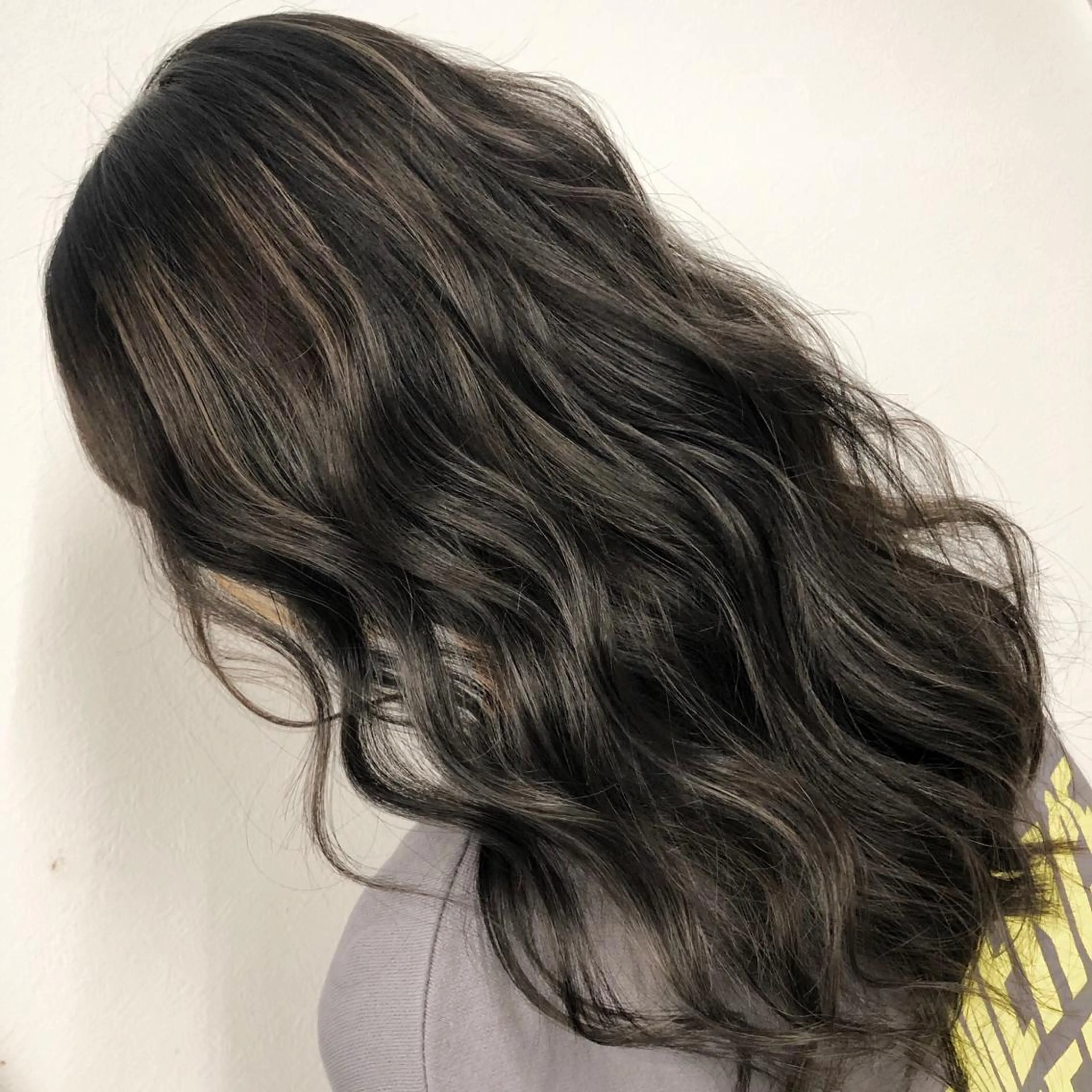 ロング カラー ヘアアレンジ バレイヤージュ デザインカラー ハイライトカラー 外国人風カラー ハイライト アンドウ ユウ/ レイヤーカット/韓国のヘアスタイル