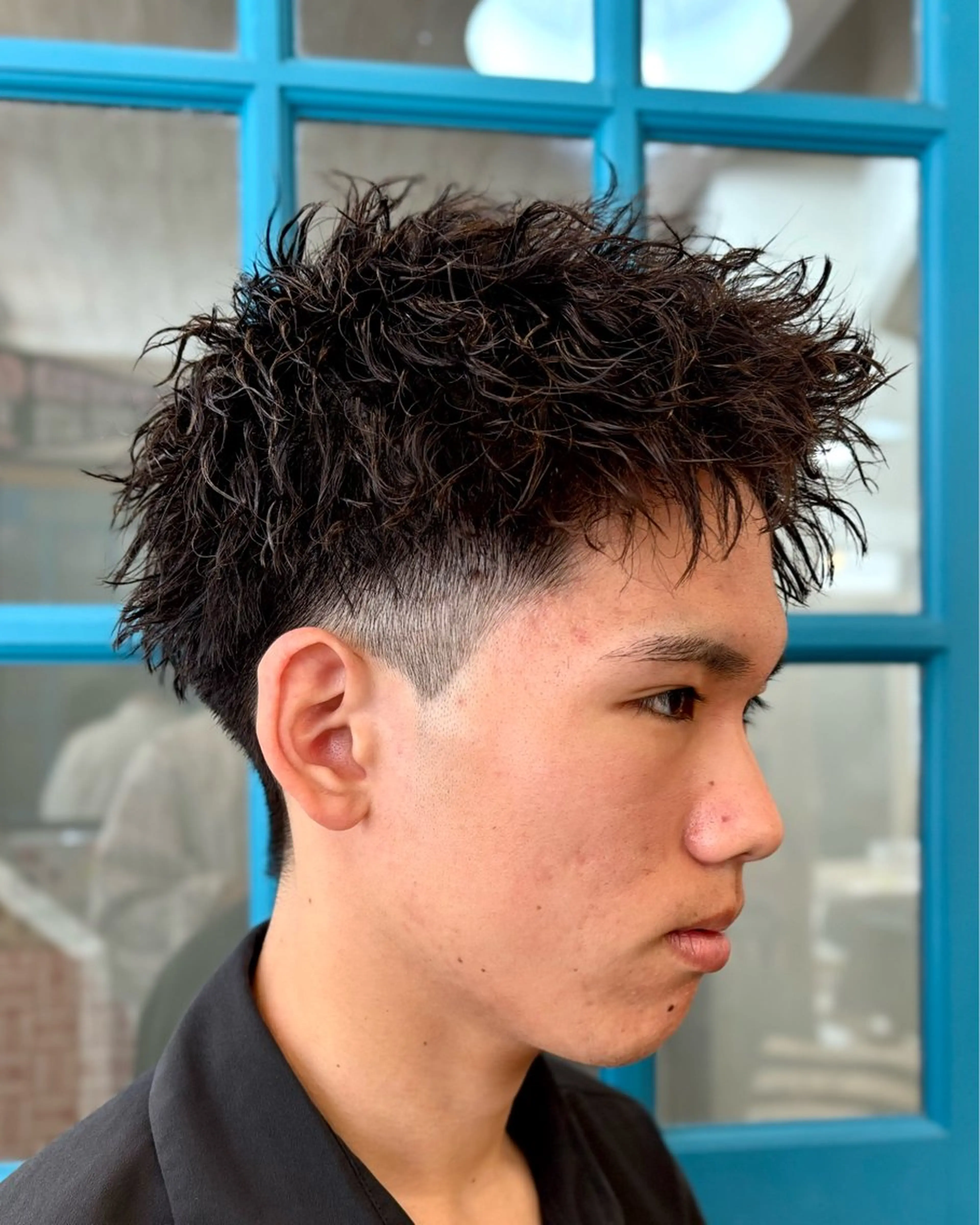 ショート パーマ メンズ アップバング スパイキーショート ショートヘア カット パーマ ショート、韓国メンズ ヘアのかつらぎのヘアスタイル