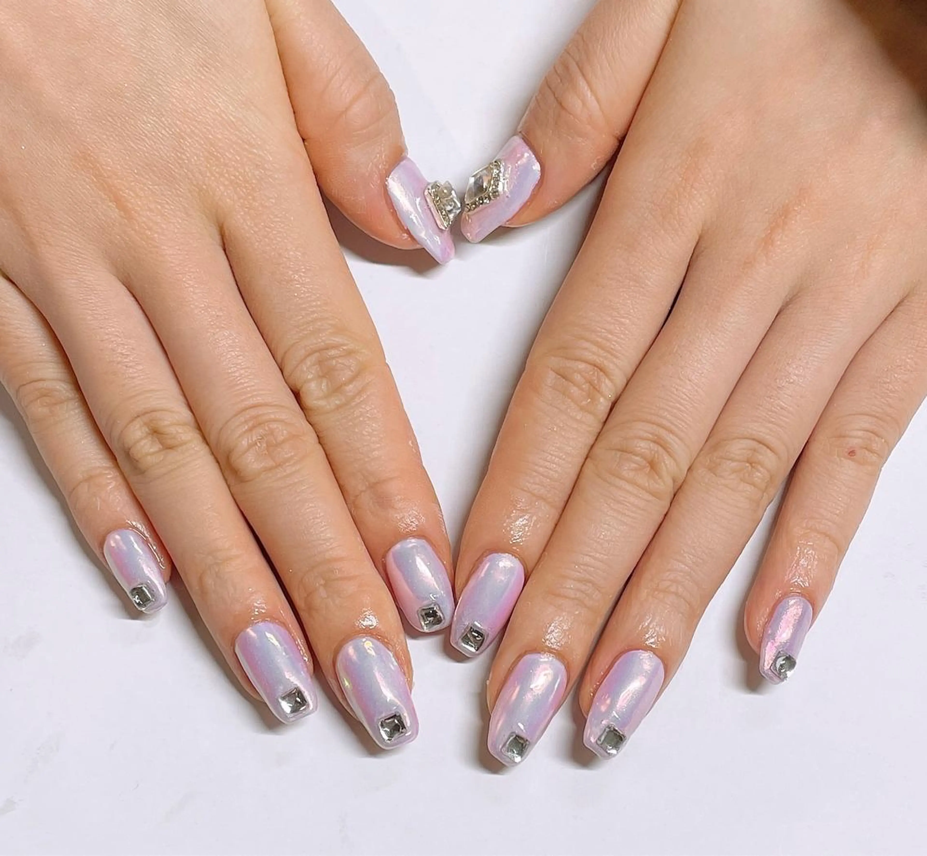 ネイル オーロラネイル ハンドネイル VIERU 🌈🎀💖のネイルデザイン