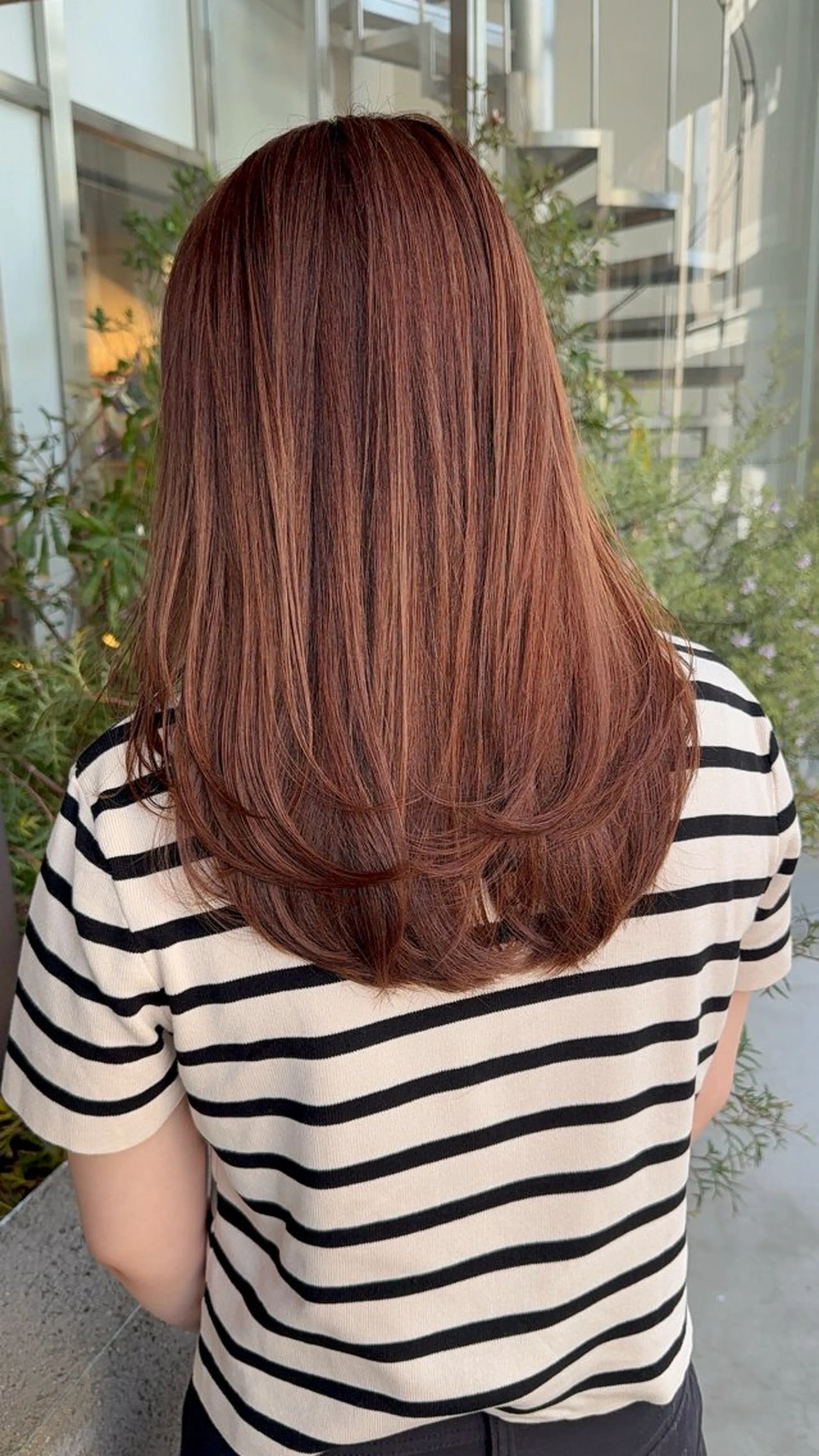 セミロング 荻野 結衣のヘアスタイル