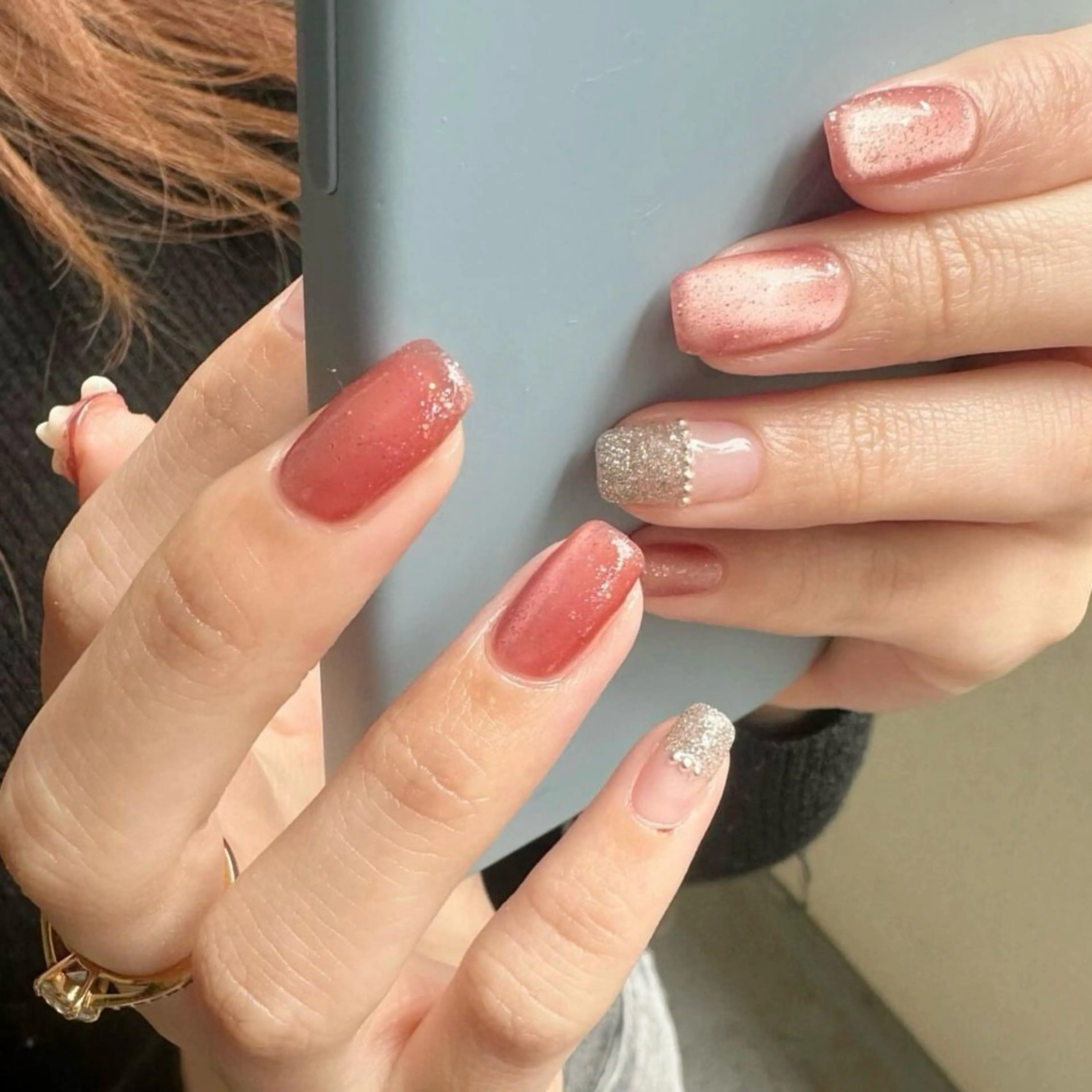 ネイル 氷ネイル・うるうるネイル 韓国ネイル ラメ(グリッター) 赤色 リボン 🪞KAPE NAIL 🪞のネイルデザイン